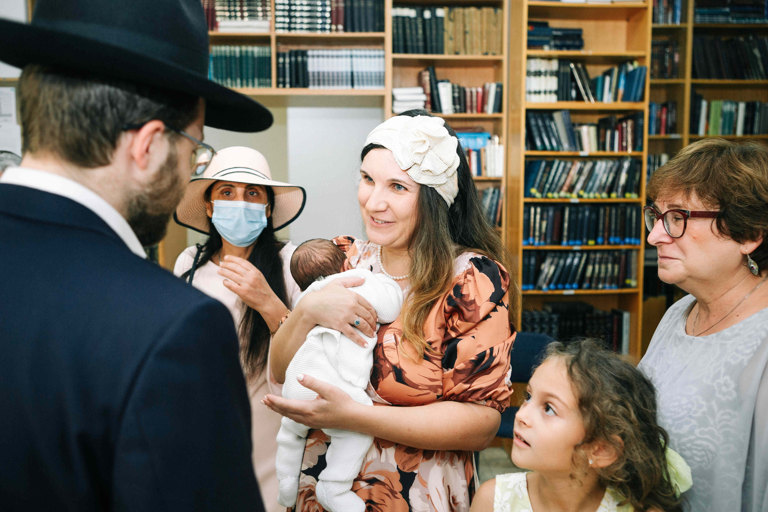 BRITH MILA IN THE SMALL SYNAGOGUE. PHOTOGRAPHER IN ISRAEL