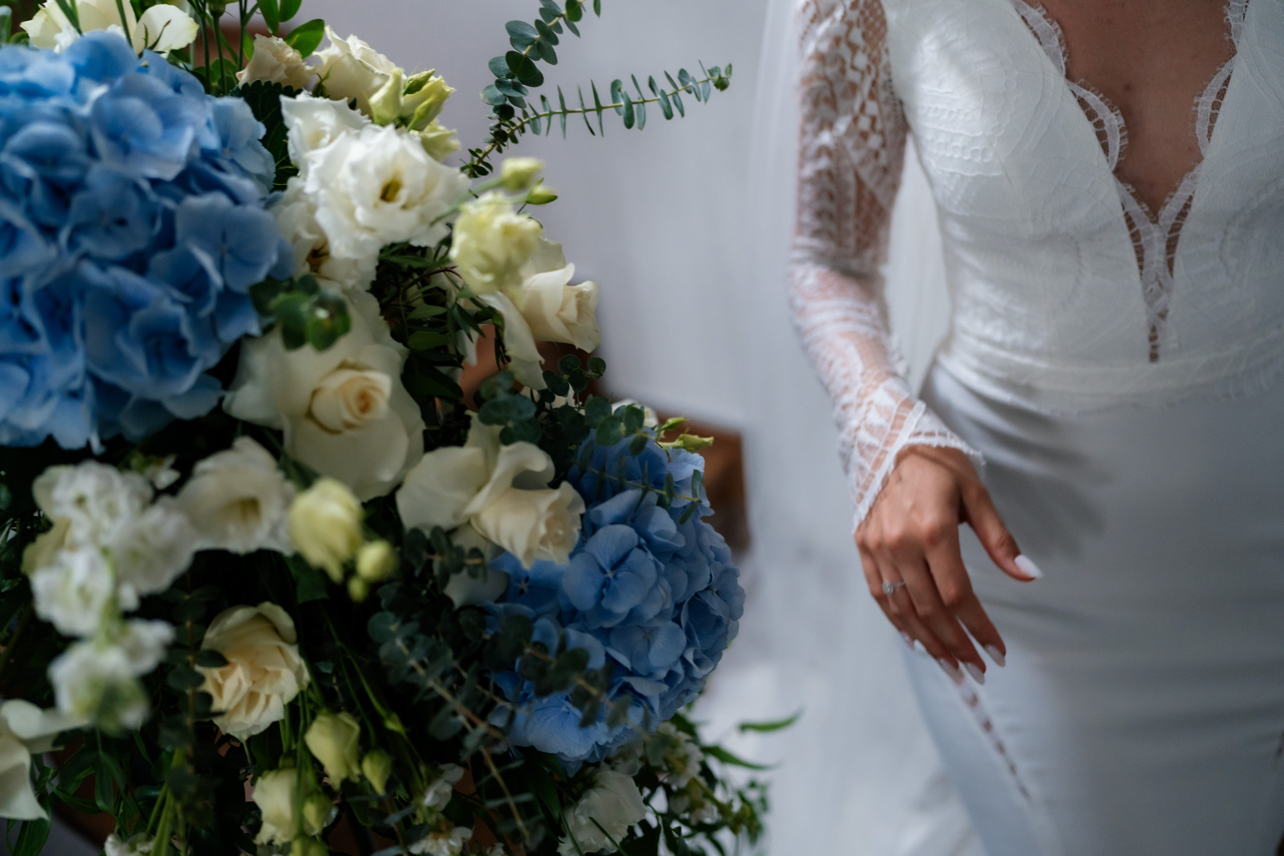 Elly & Andrew. Destination Wedding Photographer Alex Pasarelu