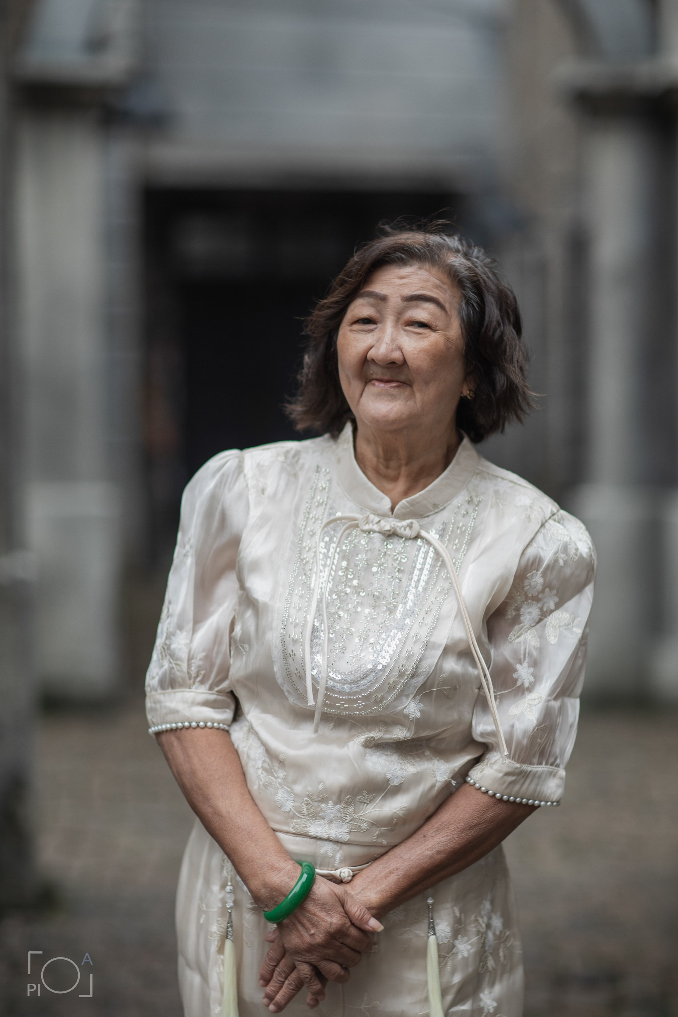 Shanghai 1930s retro photo shoot at Shanghai photo studio. Family photo shoot in Chinese retro style. 