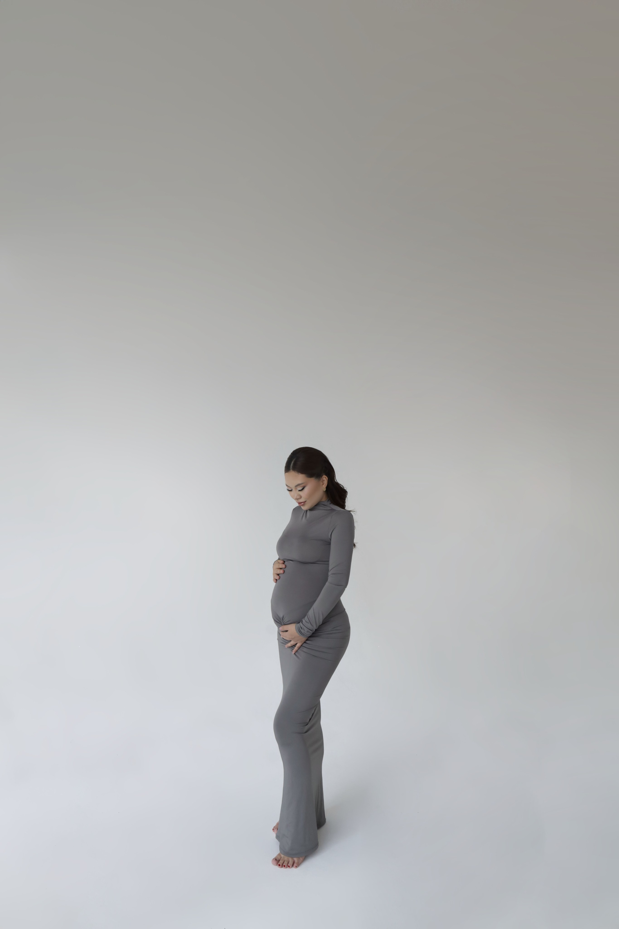 утонченное платье в дорогом сером цвете,подойдет на размеры S\M\L. Так же подойдет для покрытых, платье без вырезов