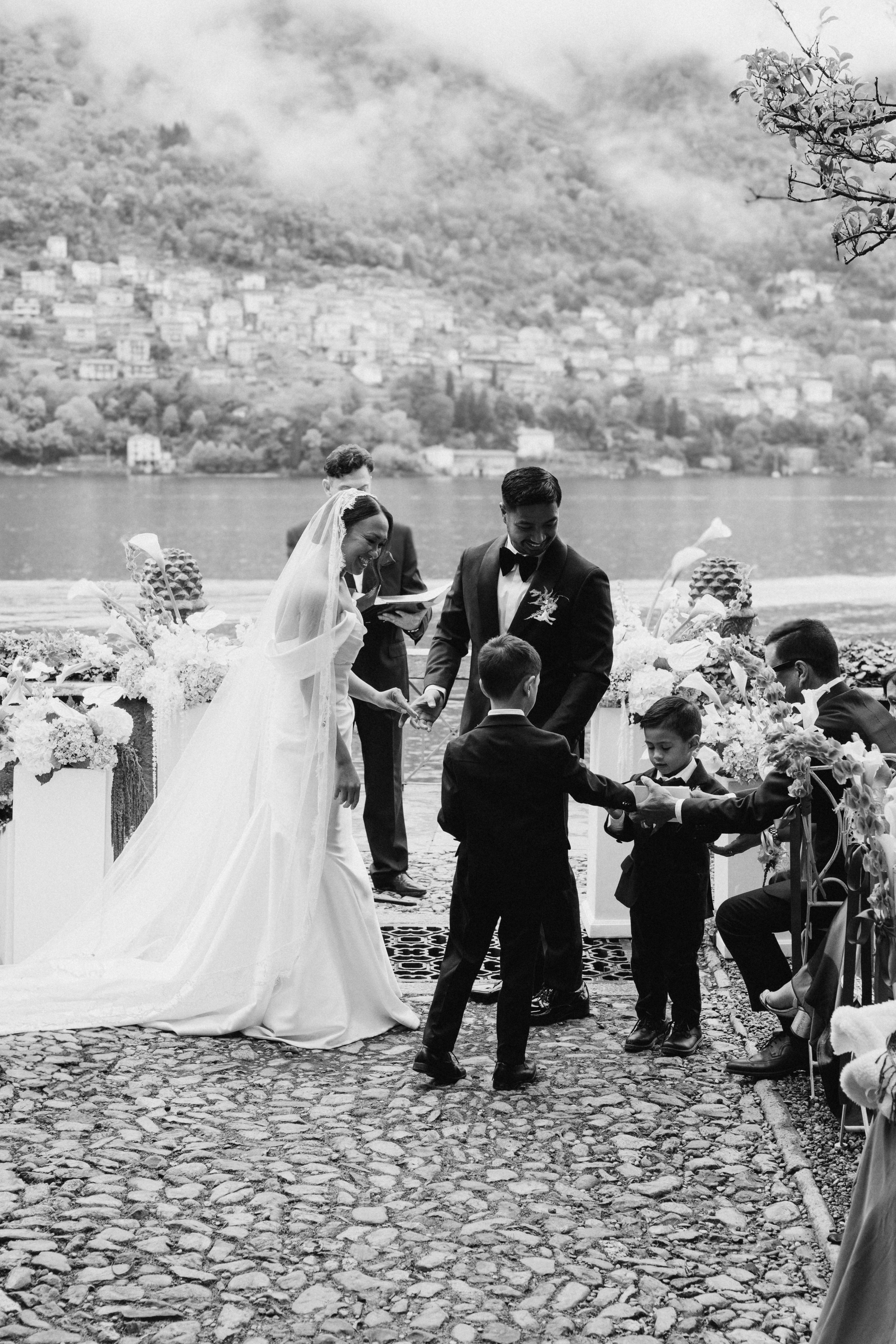 BEATRICE AND RAFAELE_LAKE COMO_Villa Regina Teodolinda. PHOTOGRAPHER IN ITALY