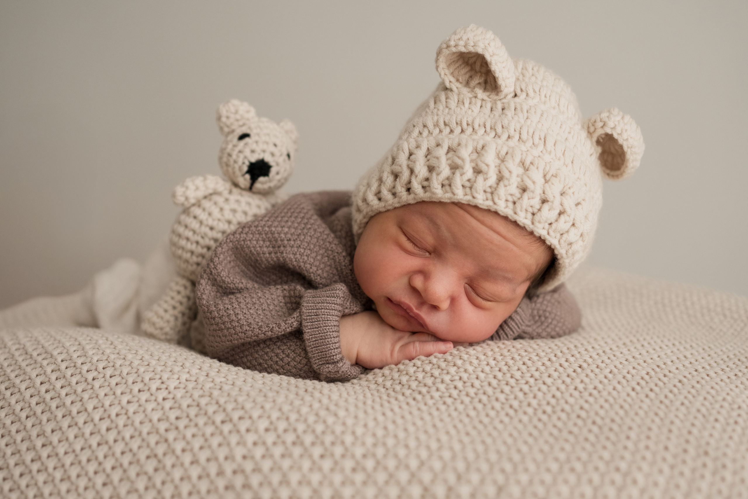 Sweet first days. Angela Iakovleva — Family Photographer in Dubai