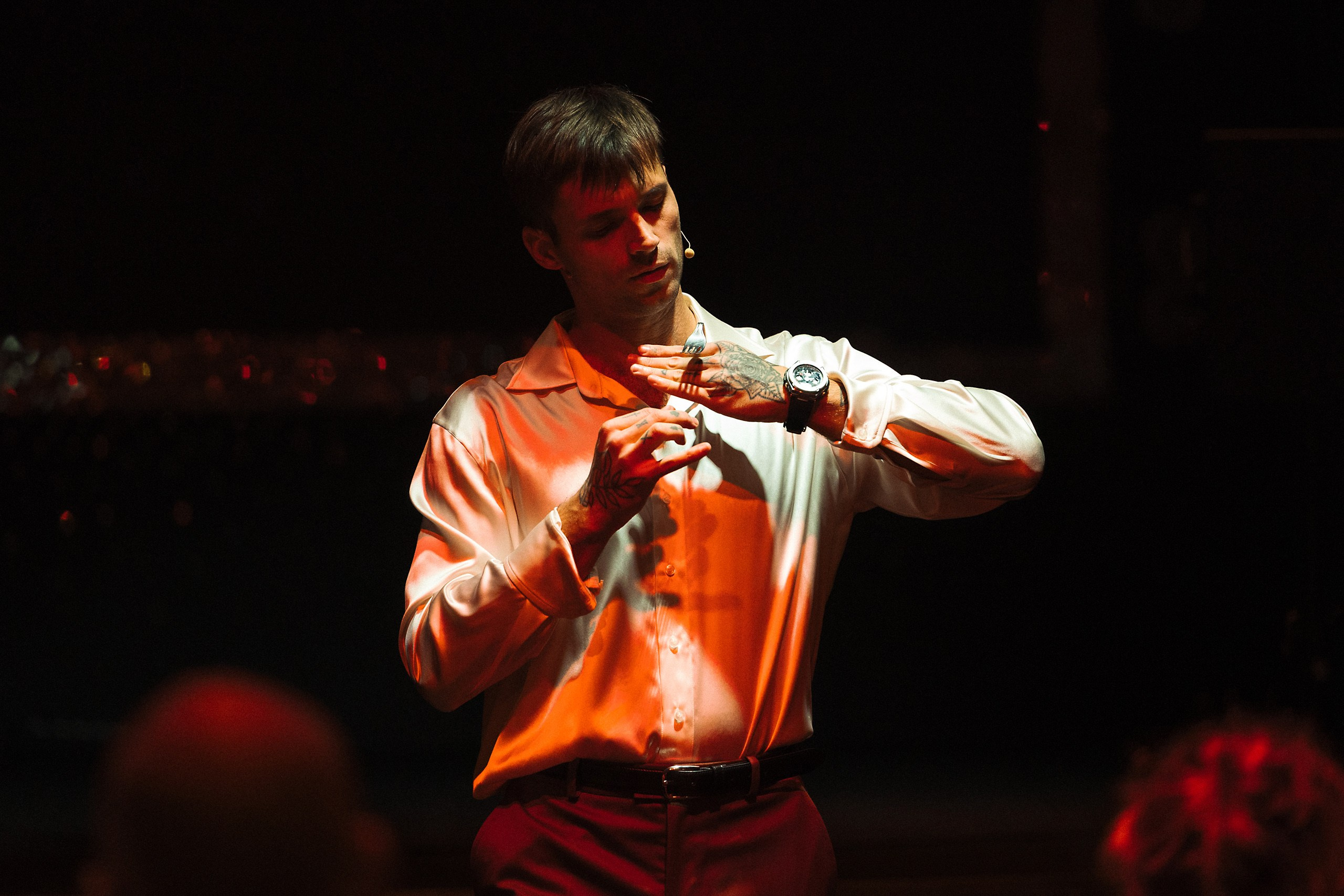 Новогодняя фотосессия в стиле «Оскар» для компаний — свет софитов и звёздные кадры. Евгений Тимофеев | Свадебный и контент-фотограф и видеограф в Риге