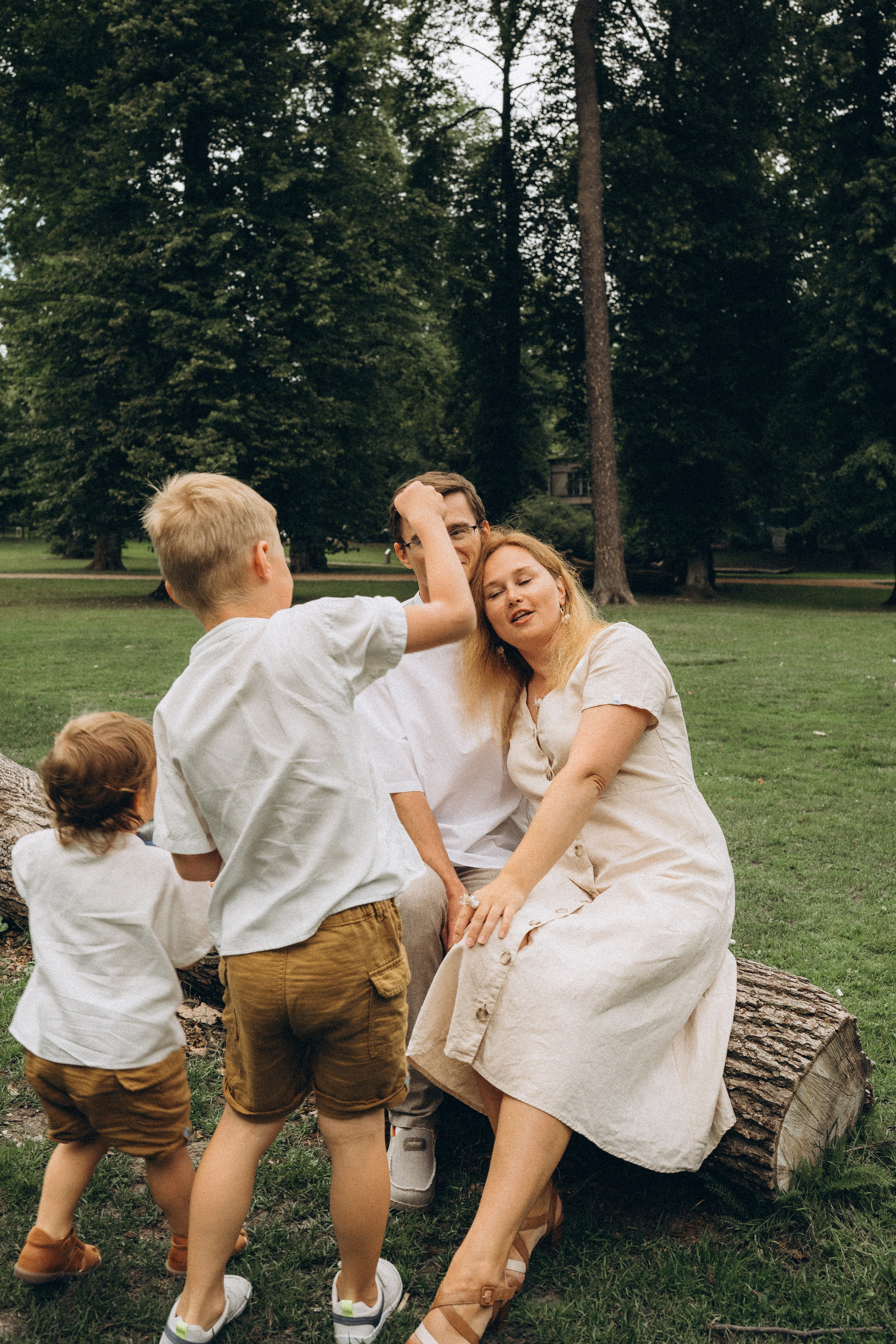 Kaivopuisto. Wedding and potrait photographer in Helsinki Vickan O