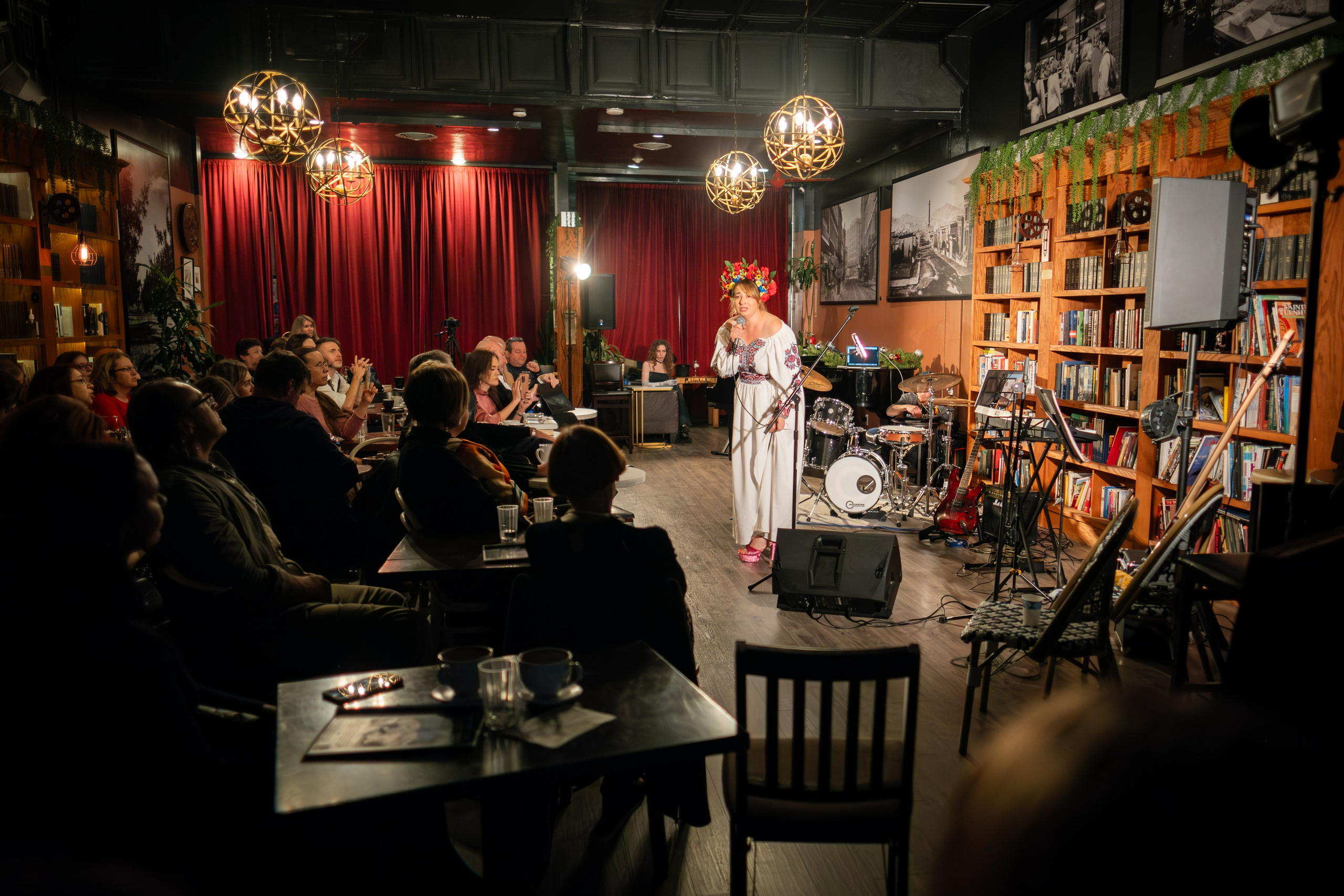 РОЖДЕСТВО / ЖЕНЯ БЕРКОВИЧ. Reportage concert portrait photography in the San Francisco Bay Area