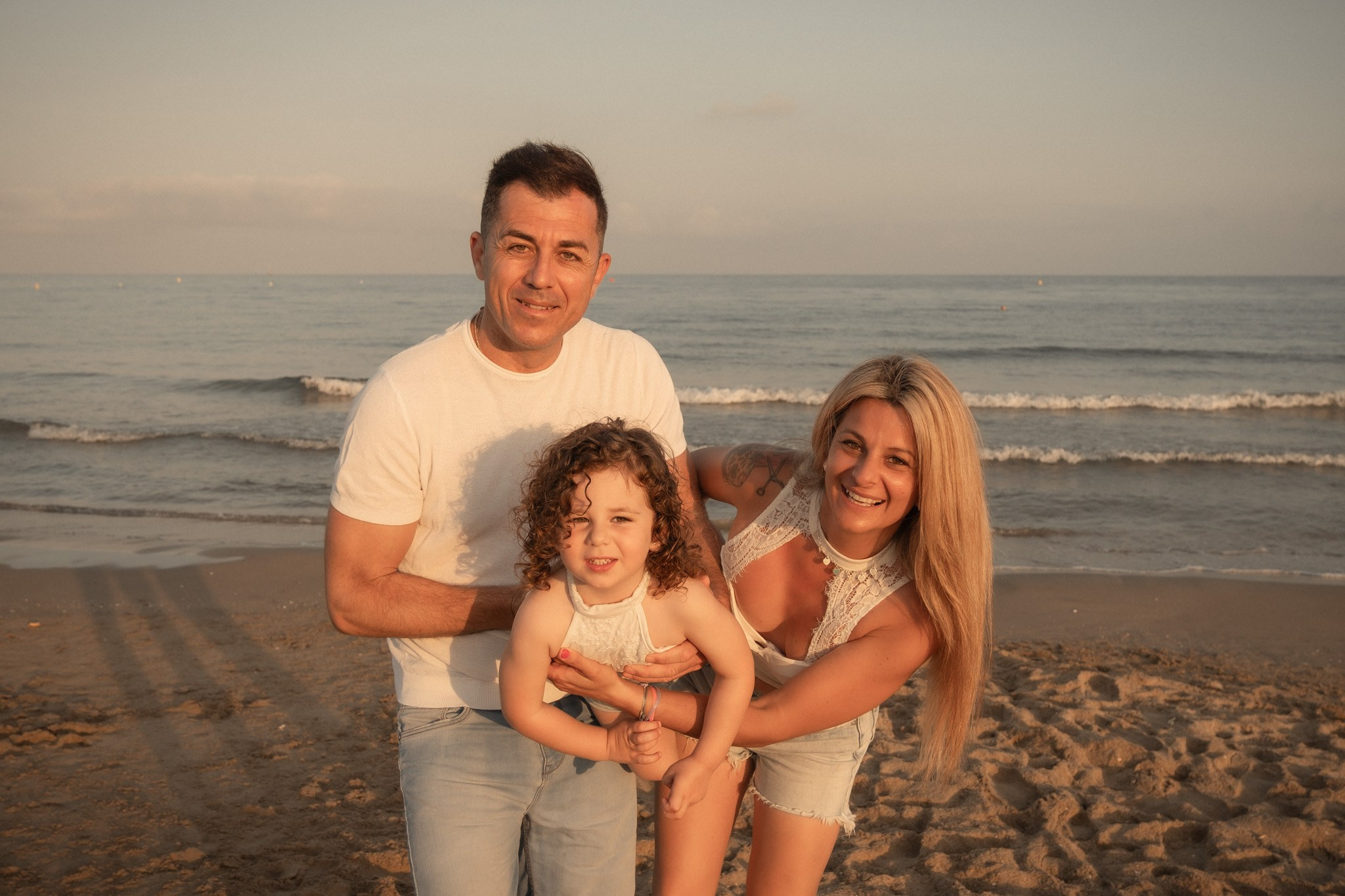 Sesión familiar en la playa. Fotografía profesional en Calafell - Elena Medvedeva