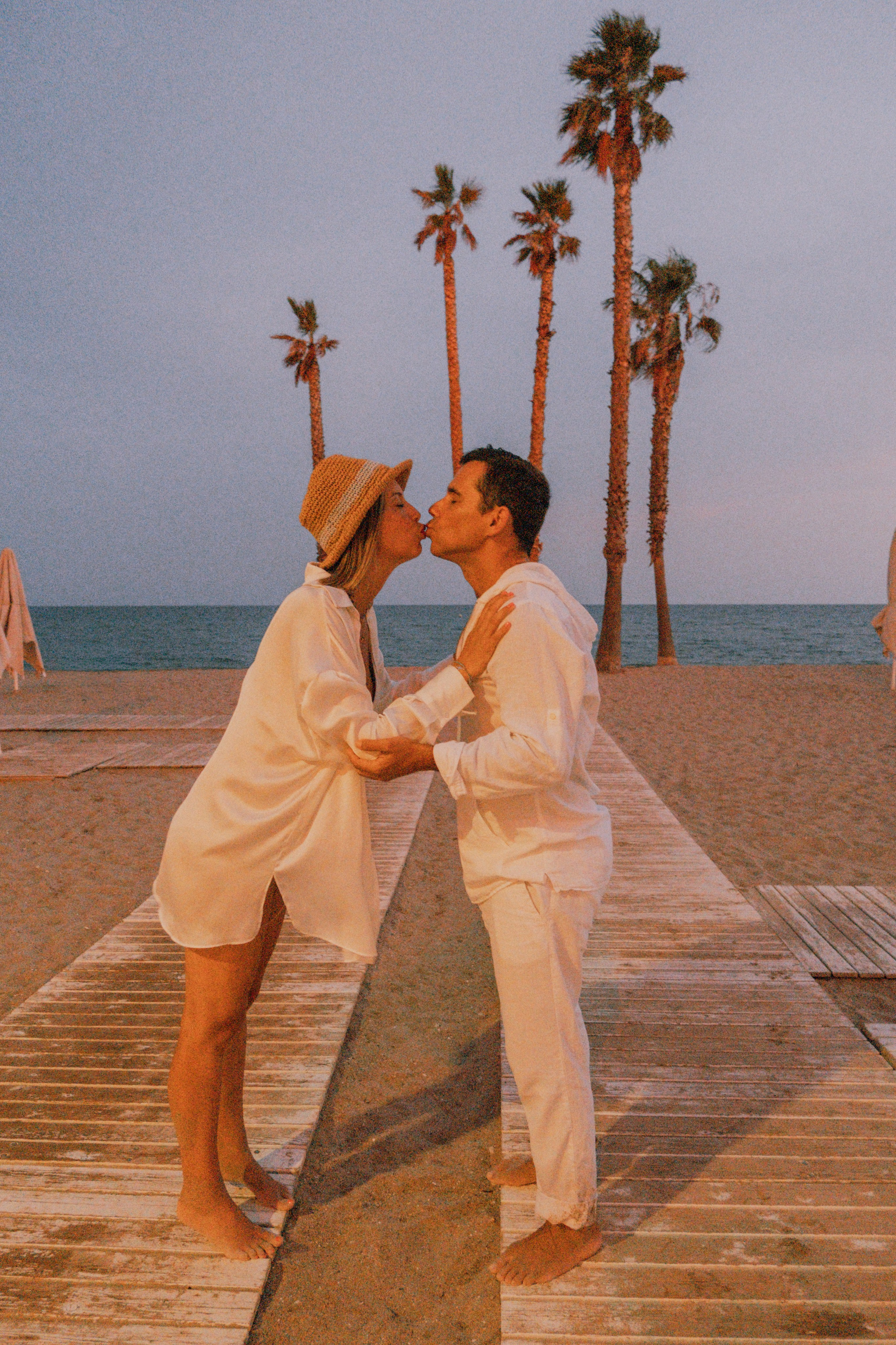 Sesión embarazo en la playa. Fotografía profesional en Calafell - Elena Medvedeva