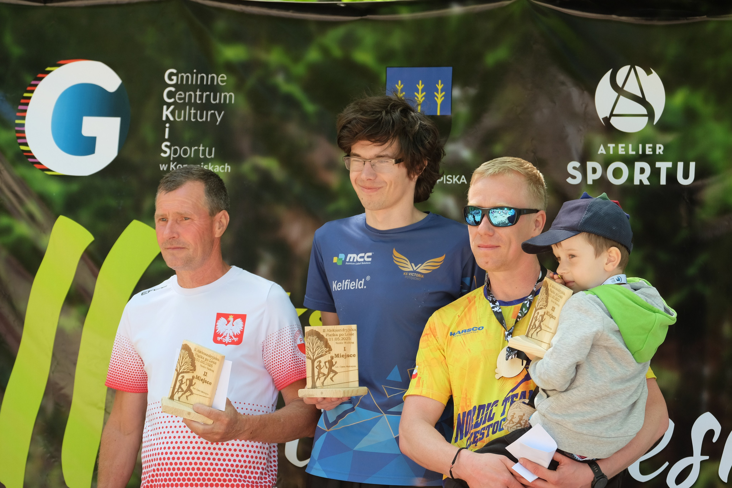 Aleksandryjska Piątka po lesie. Main