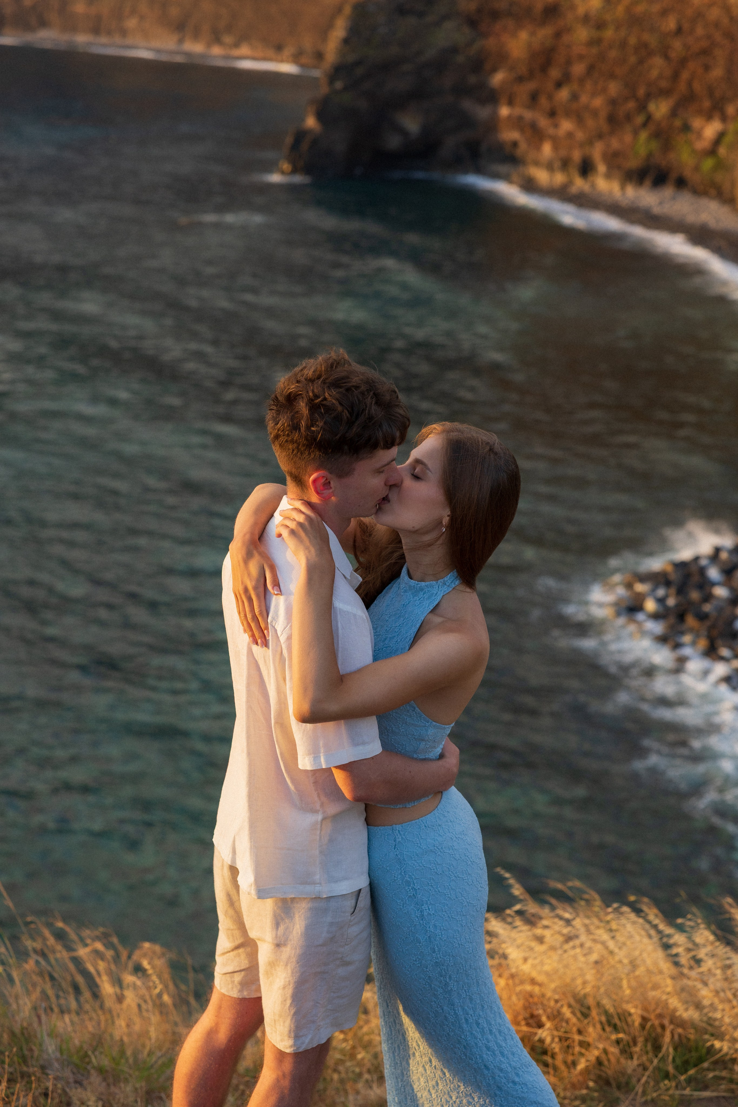 Couple photoshoot at Miradouro do Guindaste, Madeira. Madeira photographer for couples, proposals, elopements & weddings | Tatiana