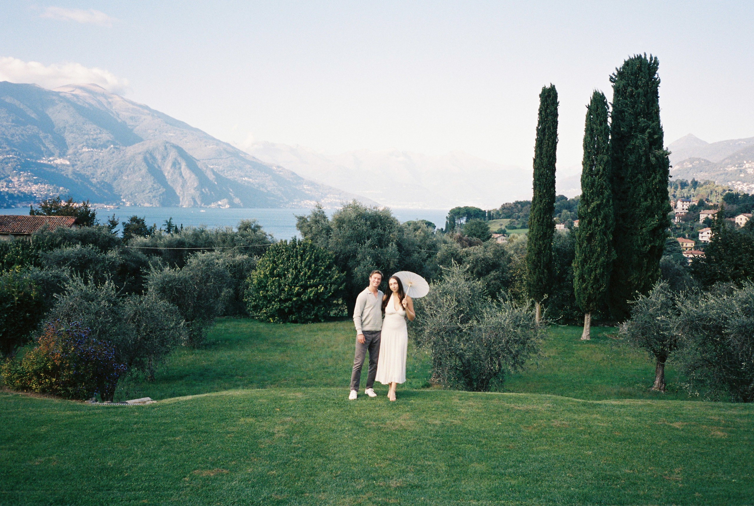 Pre-wedding photoshoot in Bellagio. Wedding photographer in Italy