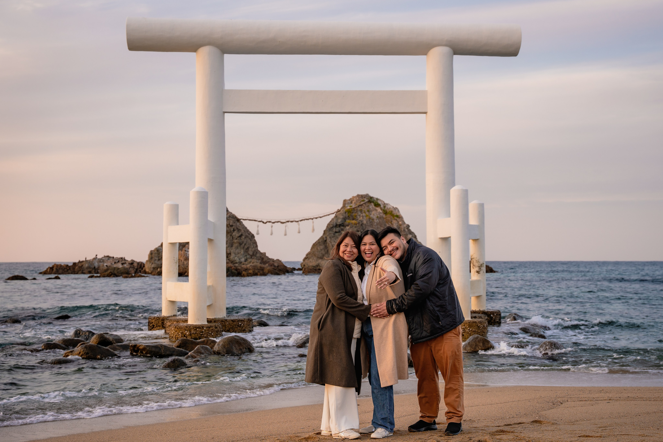 Sunset Proposal Photography at Sakurai Futamigaura, Itoshima | Fukuoka Photographer. Portrait Photographer in Fukuoka, Japan | Alina Nazarova