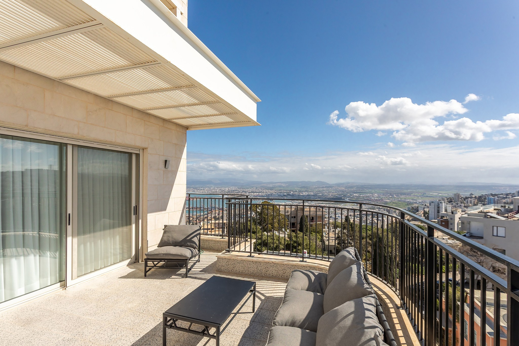 Photographer of property interiors in Israel for Booking and Airbnb