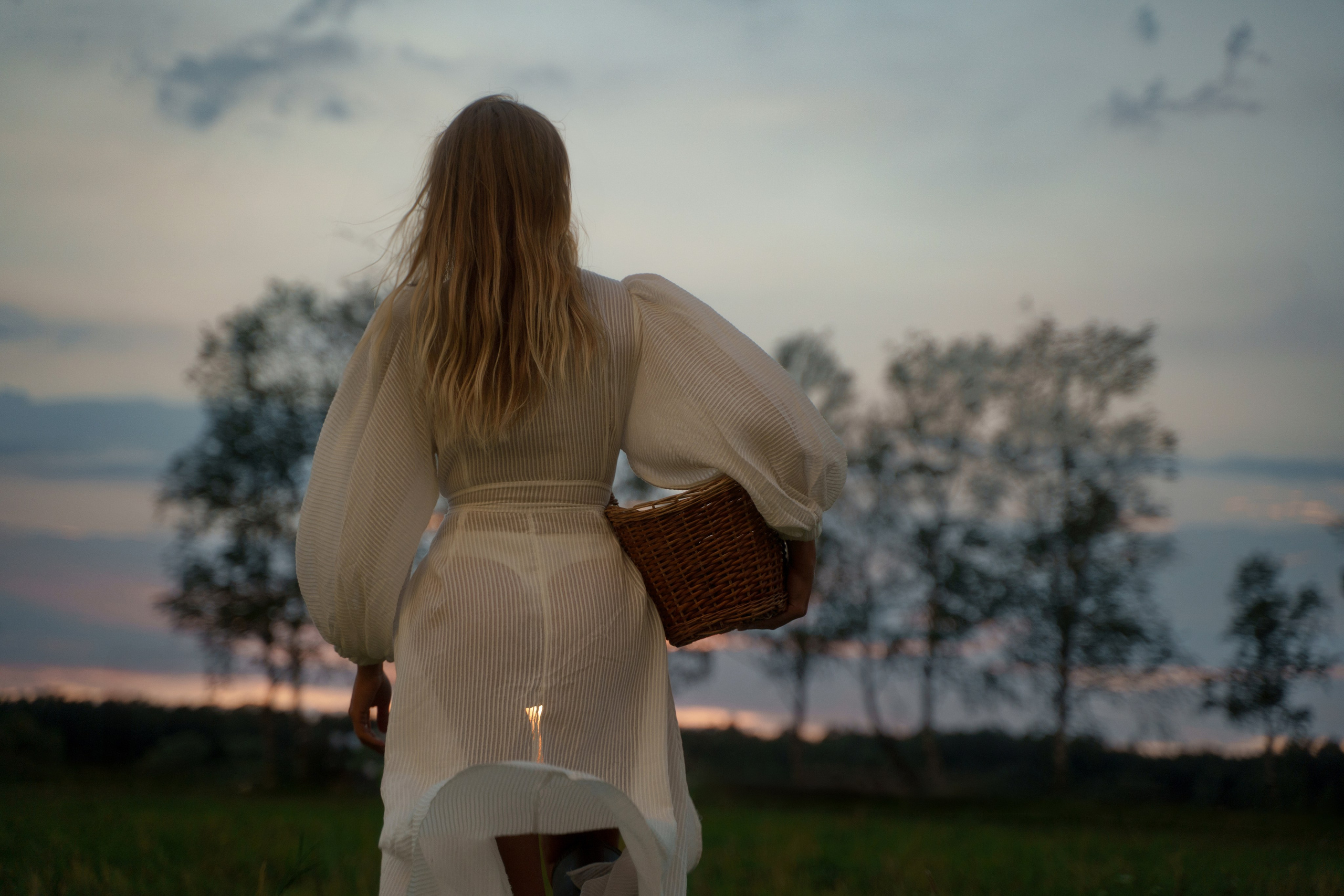 Storm, linen and milk