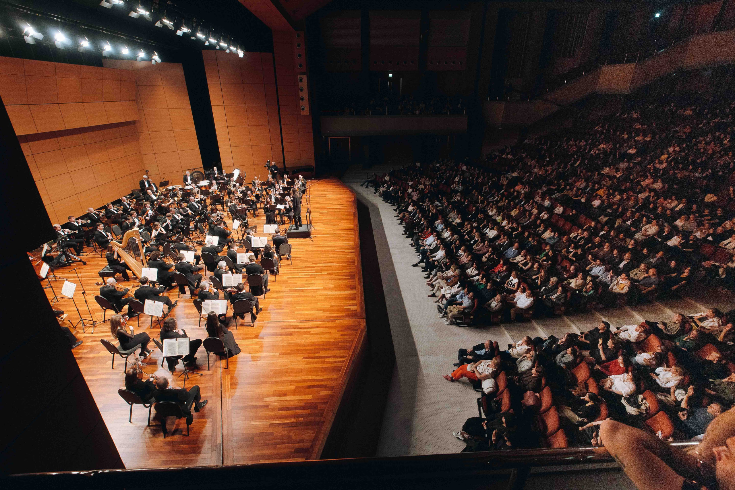 The Tchaikovsky Academic Grand Symphony Orchestra in Istanbul. Wedding&Event photographer Ismail Rzayev in Baku
