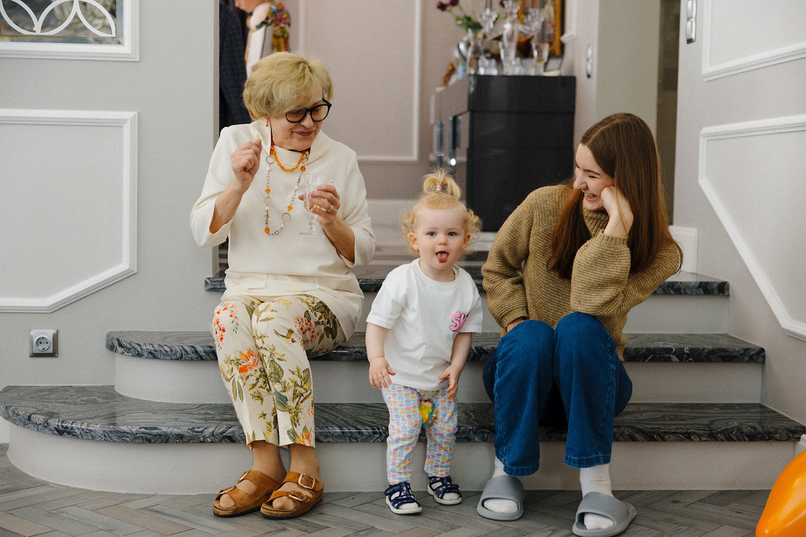 Фотосъёмка детского дня рождения с аниматором и фольгированной дискотекой в Риге. Евгений Тимофеев | Свадебный и контент-фотограф и видеограф в Риге