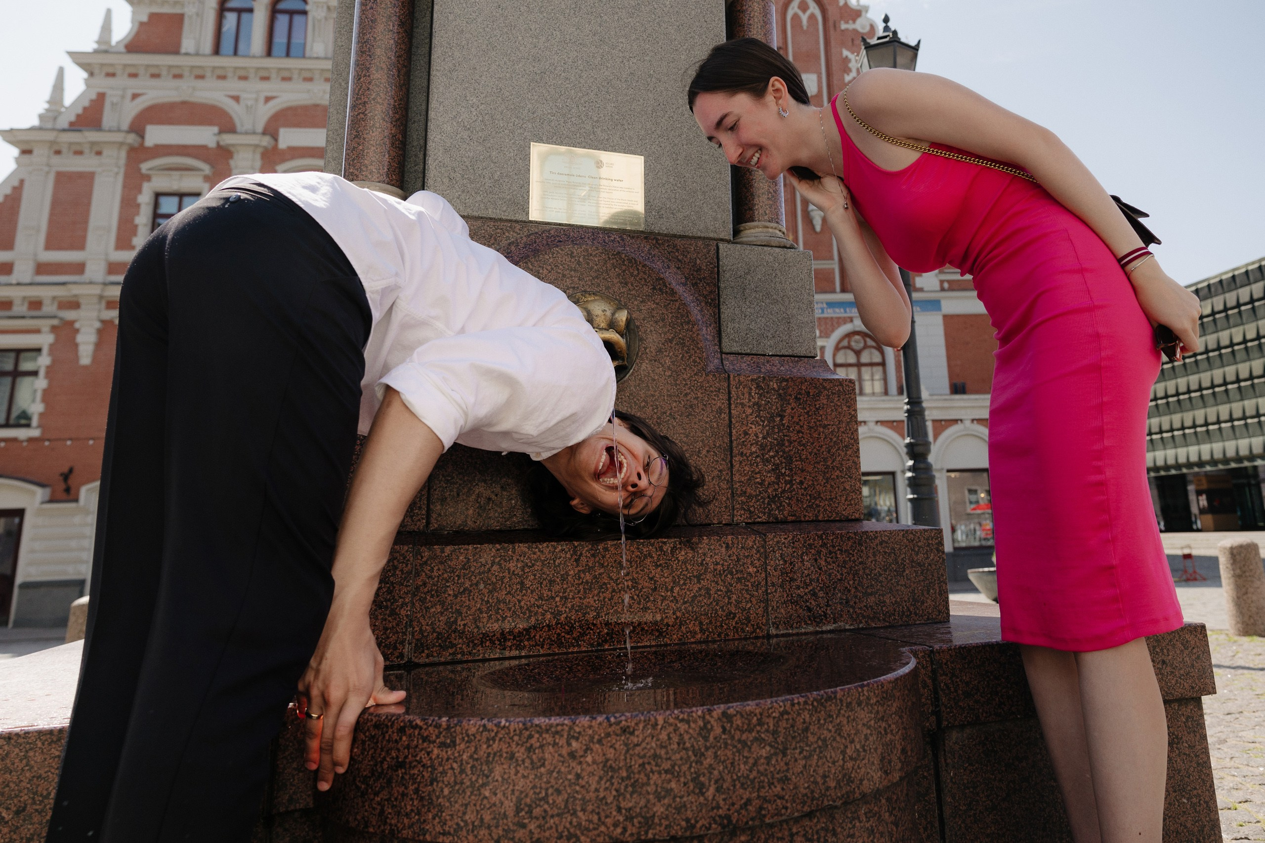 Летняя фотосессия лавстори в Вецриге, Латвия. Евгений Тимофеев | Свадебный и контент-фотограф и видеограф в Риге