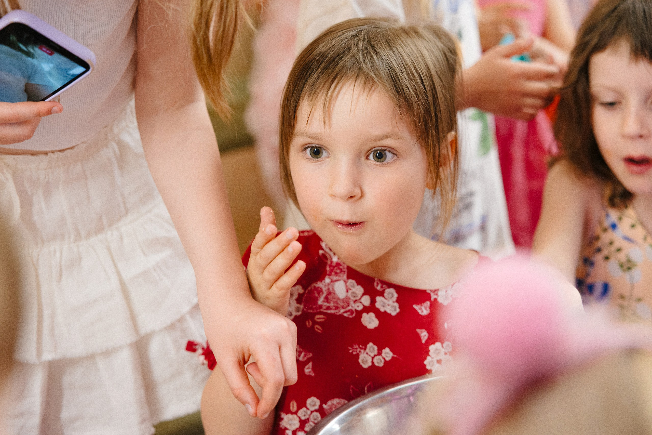 Фотосъёмка детского дня рождения 6 лет — Беззубик, Единорог и волшебная комната с Лабубу. Евгений Тимофеев | Свадебный и контент-фотограф и видеограф в Риге