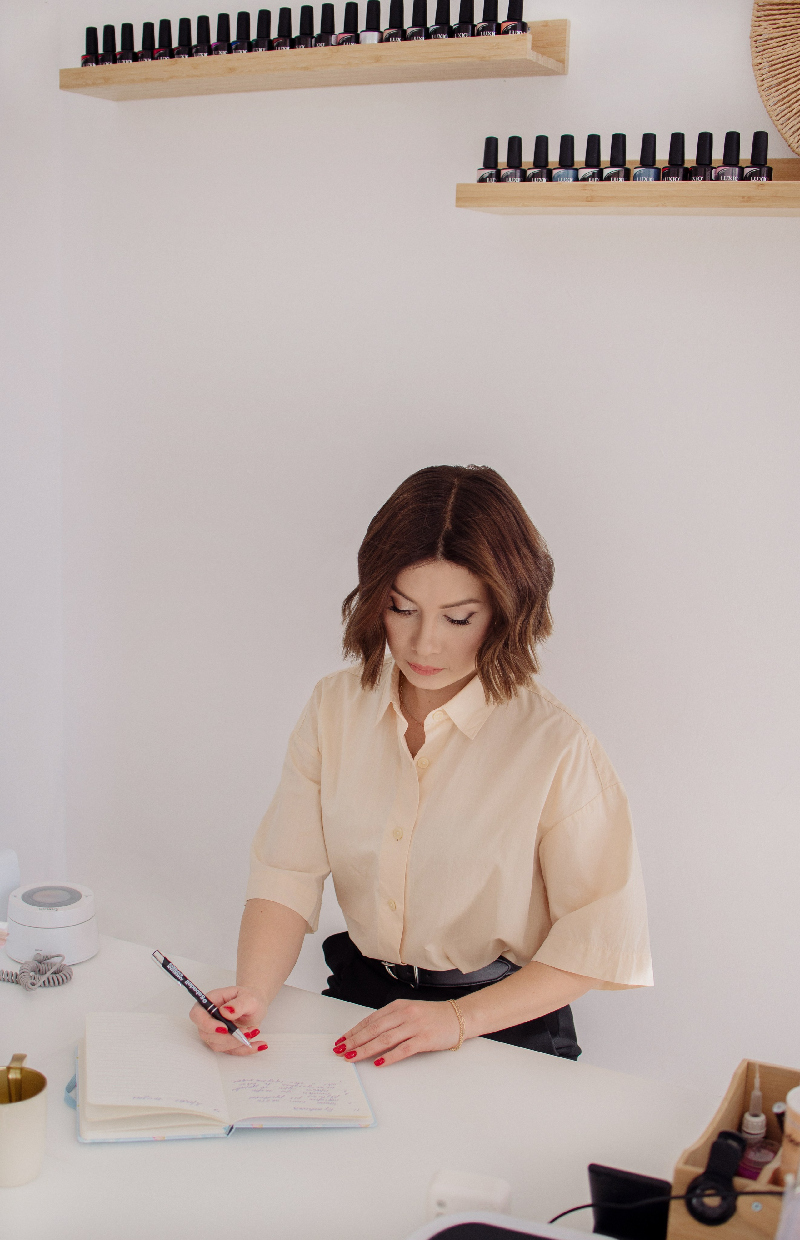 Ella, manicurist. Www.iastakhova.com