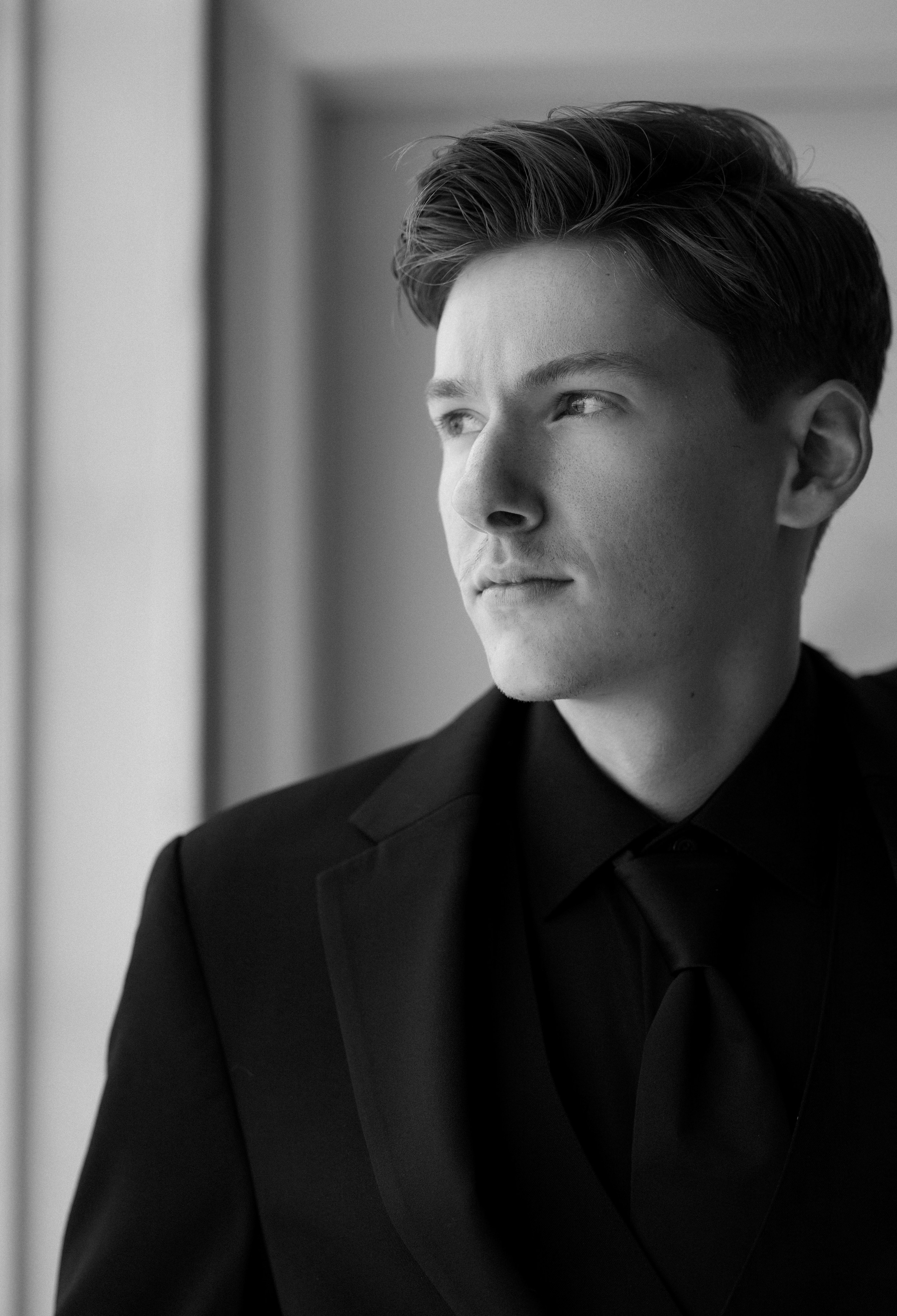 Alexsa and Robert. Ever After Farm Peach. Photographer Anastasia Nagibina