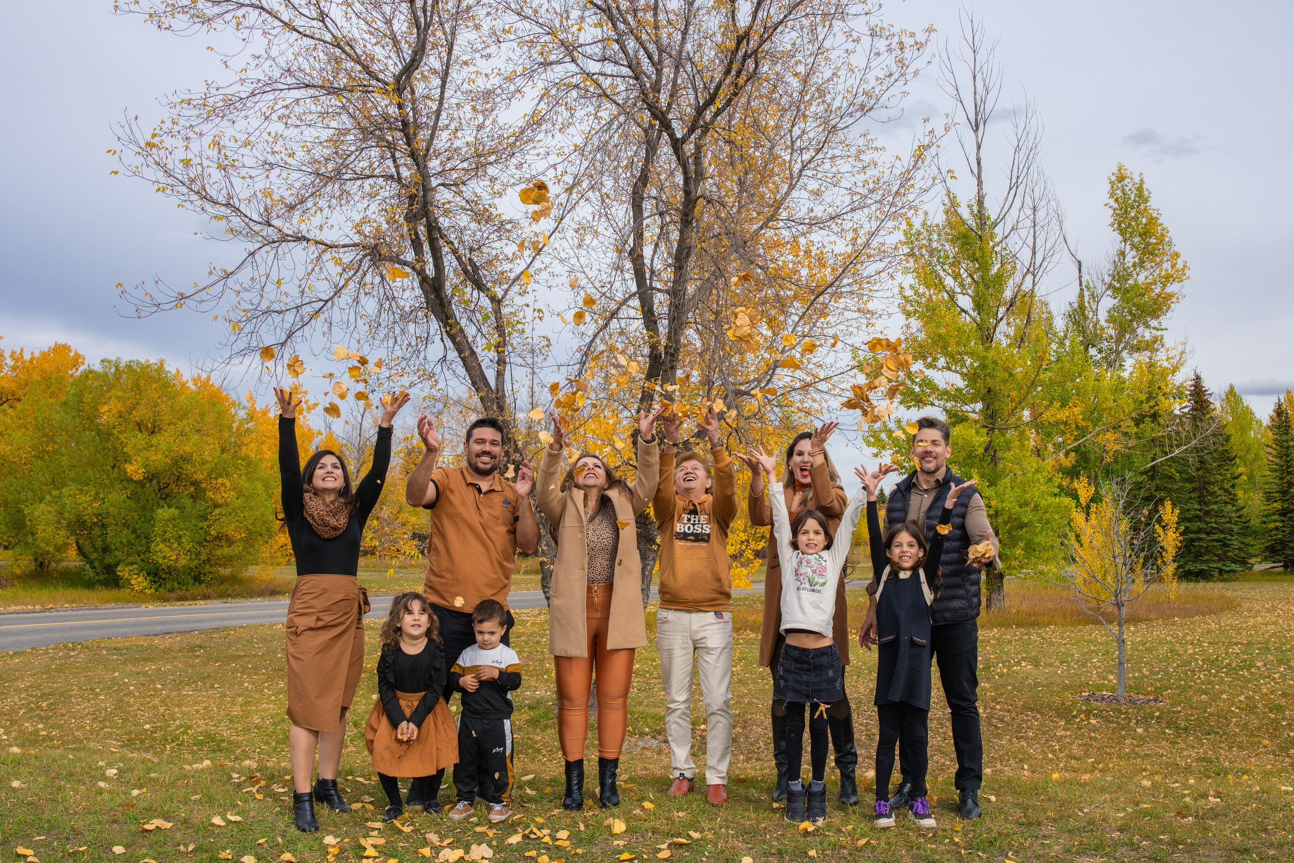 Ariana’s Family. Carlos Lima Photography — Photographer in Calgary