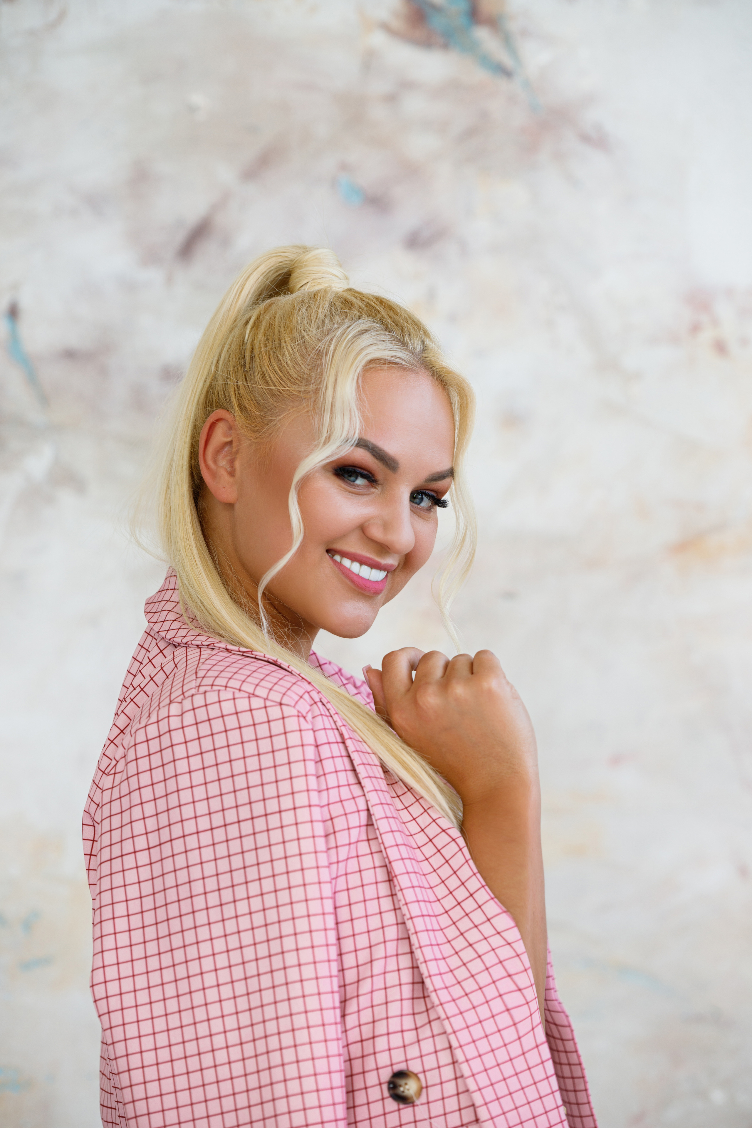 Alesia I Nail trainer. Wedding, christening and family photographers in Vilnius, Lithuania