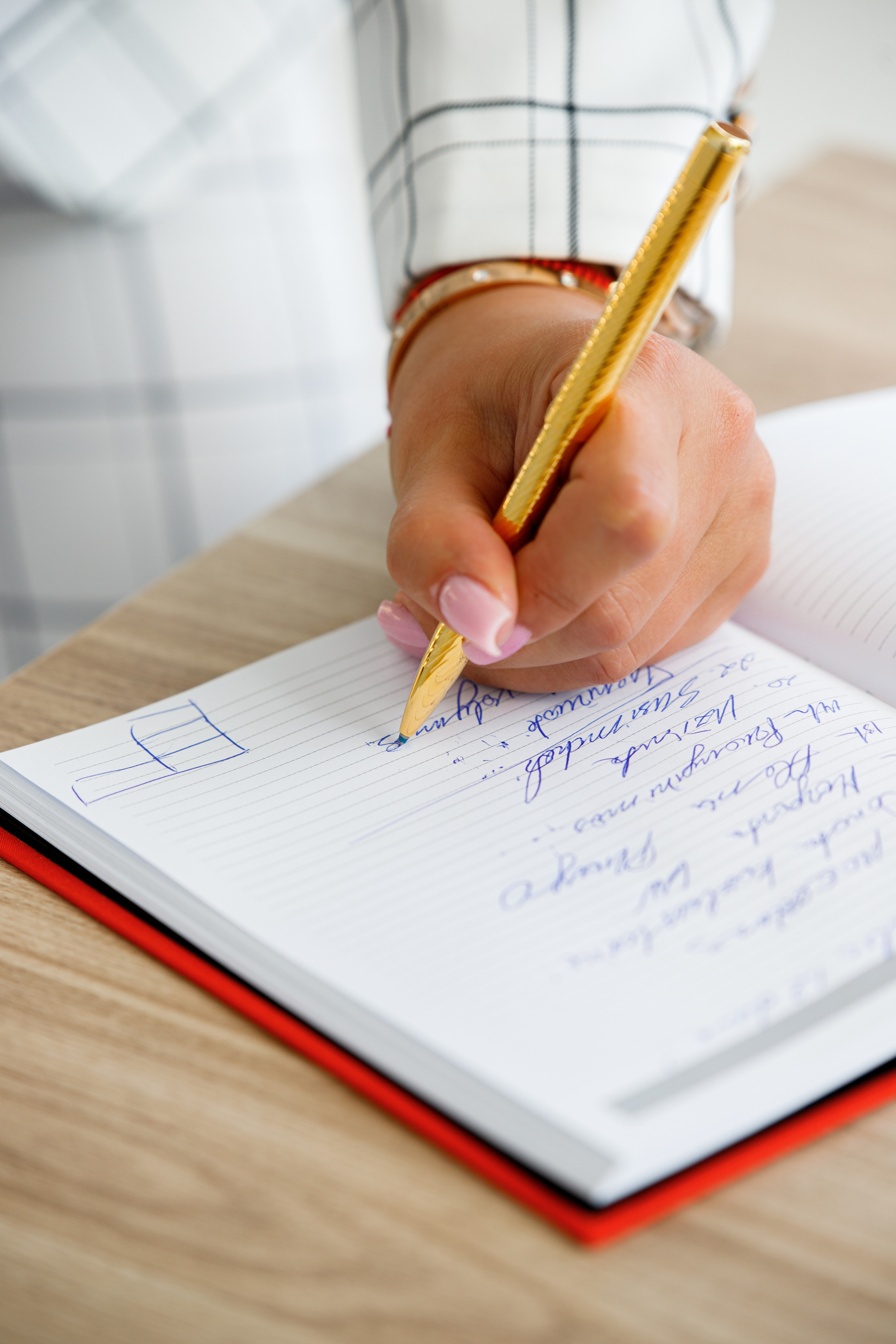 Alesia I Nail trainer. Wedding, christening and family photographers in Vilnius, Lithuania