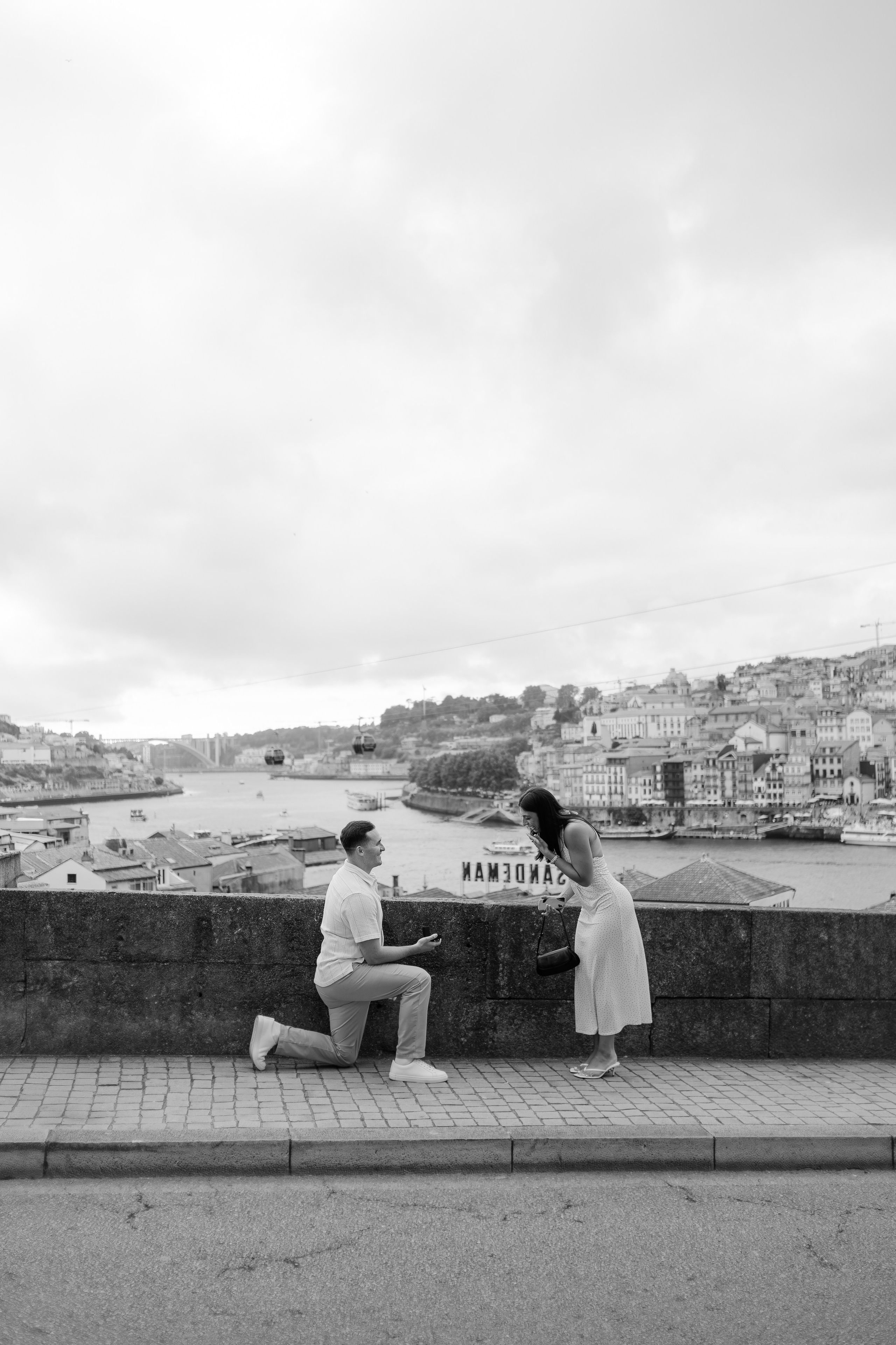 Wedding Proposal in Porto. Fotógrafo de casamentos e destination wedding no Porto, Portugal — Davi Valente | Lisboa, Douro, Roma e Lago de Como