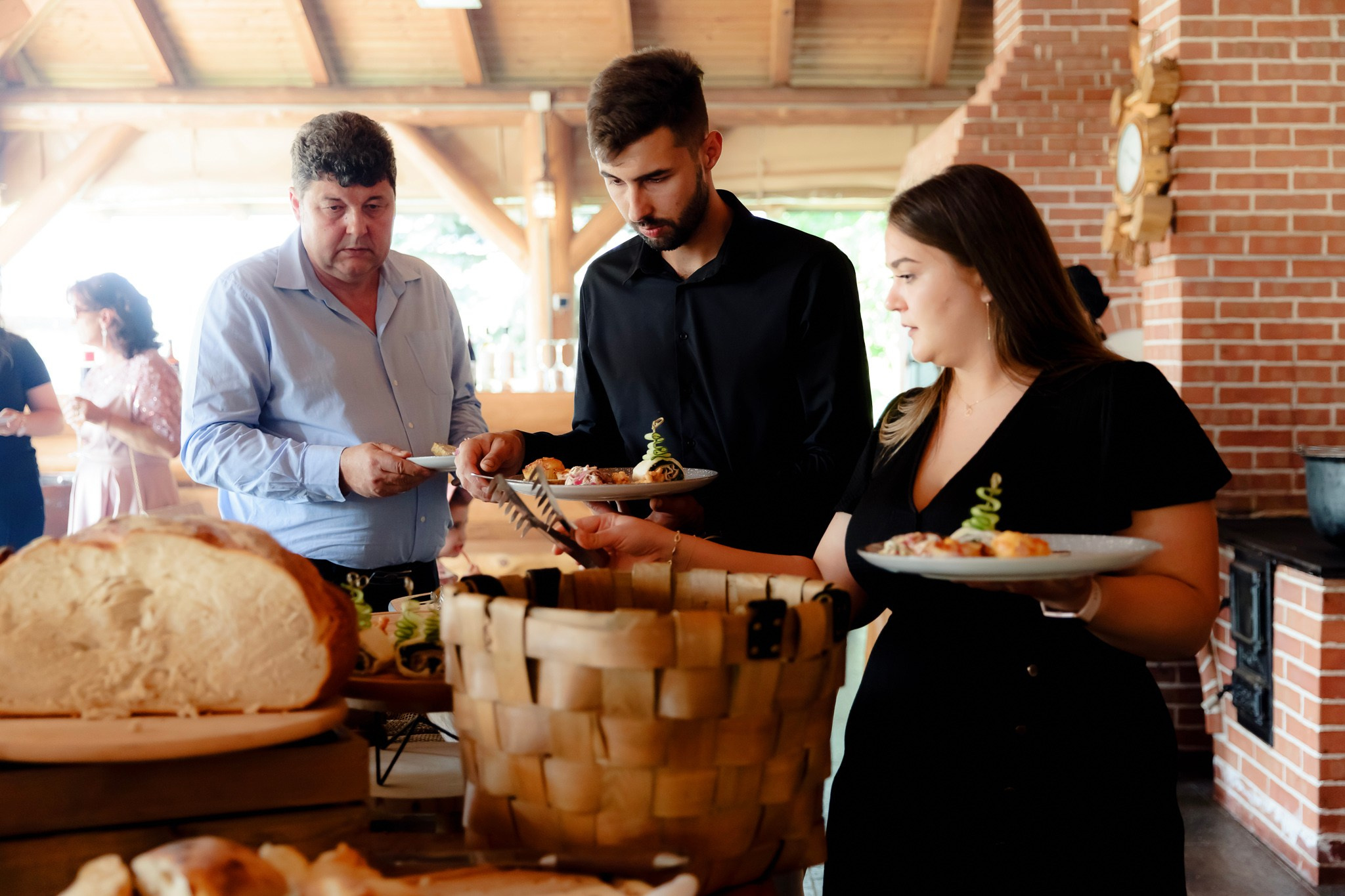 Ioana & Ionuț | Nuntă de poveste la Păstrăvăria Poiana din Mălini județul Suceava. Servicii foto-video profesionale, pentru momente de neuitat