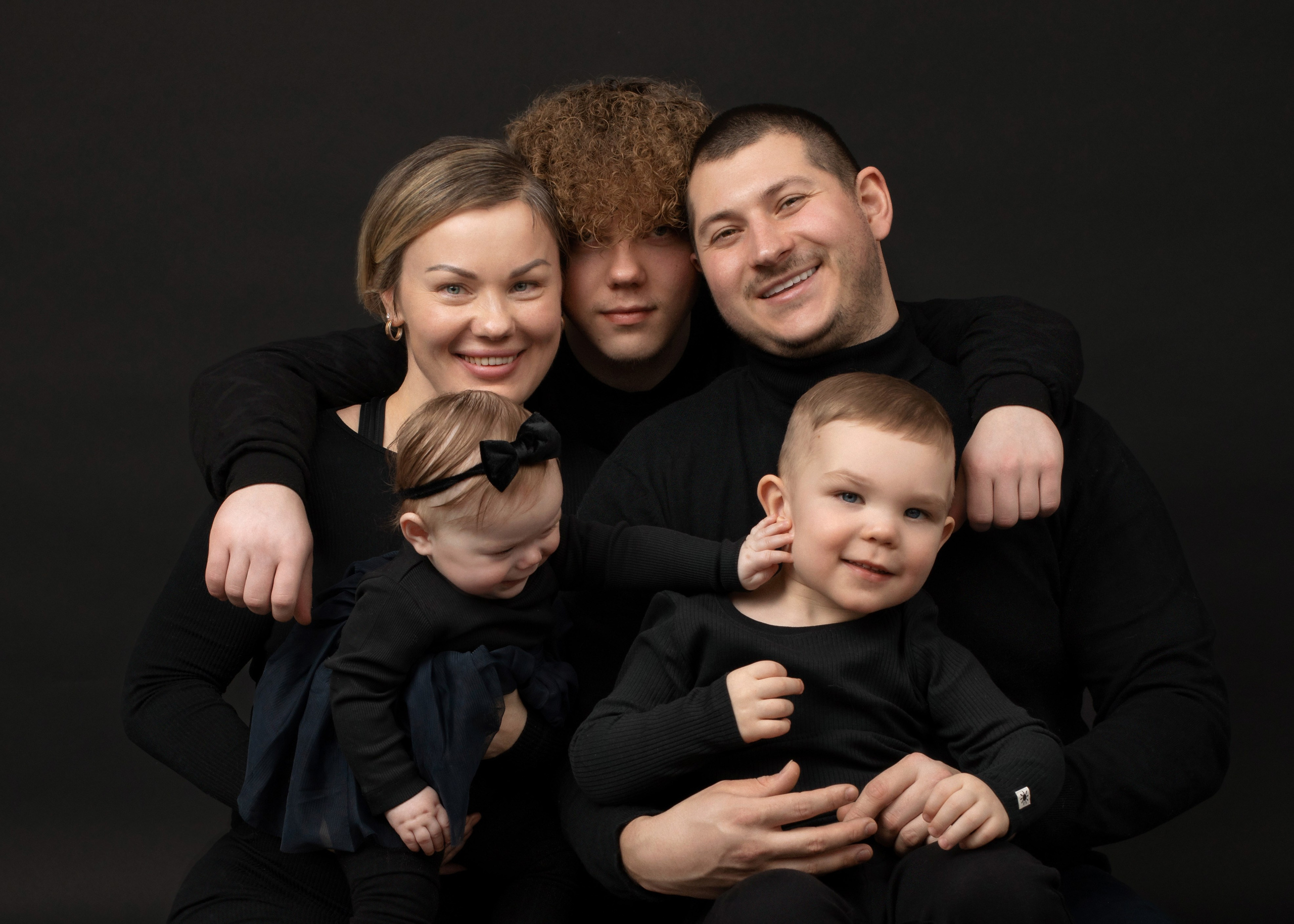 Koko perhe. Ekaterina Mansur, muotokuvafotografi Suomessa (Helsingissä ja Uudellam