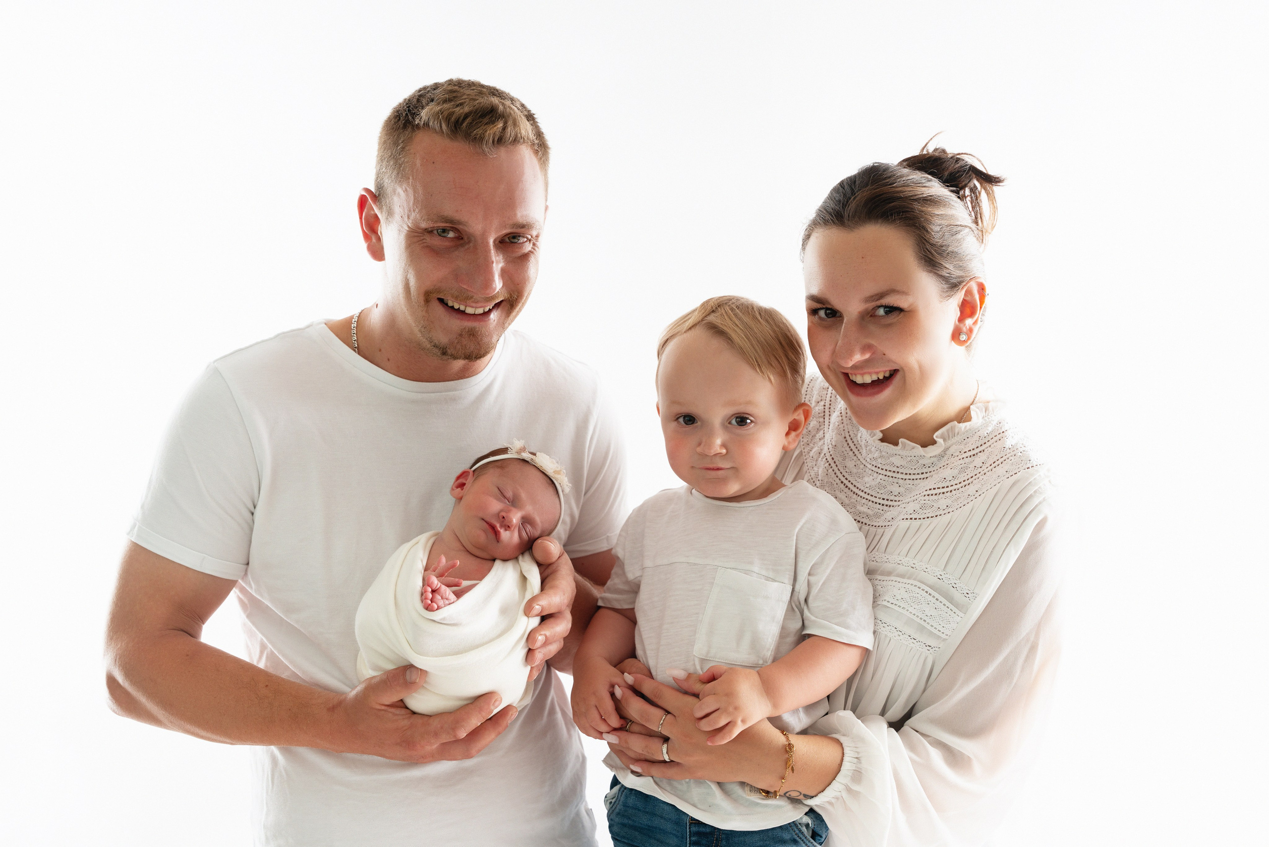 Splash-Seite mit Fotos des Fotografen. Neugeborenenfotografin und Retoucher in Augsburg Nastassia Schneider