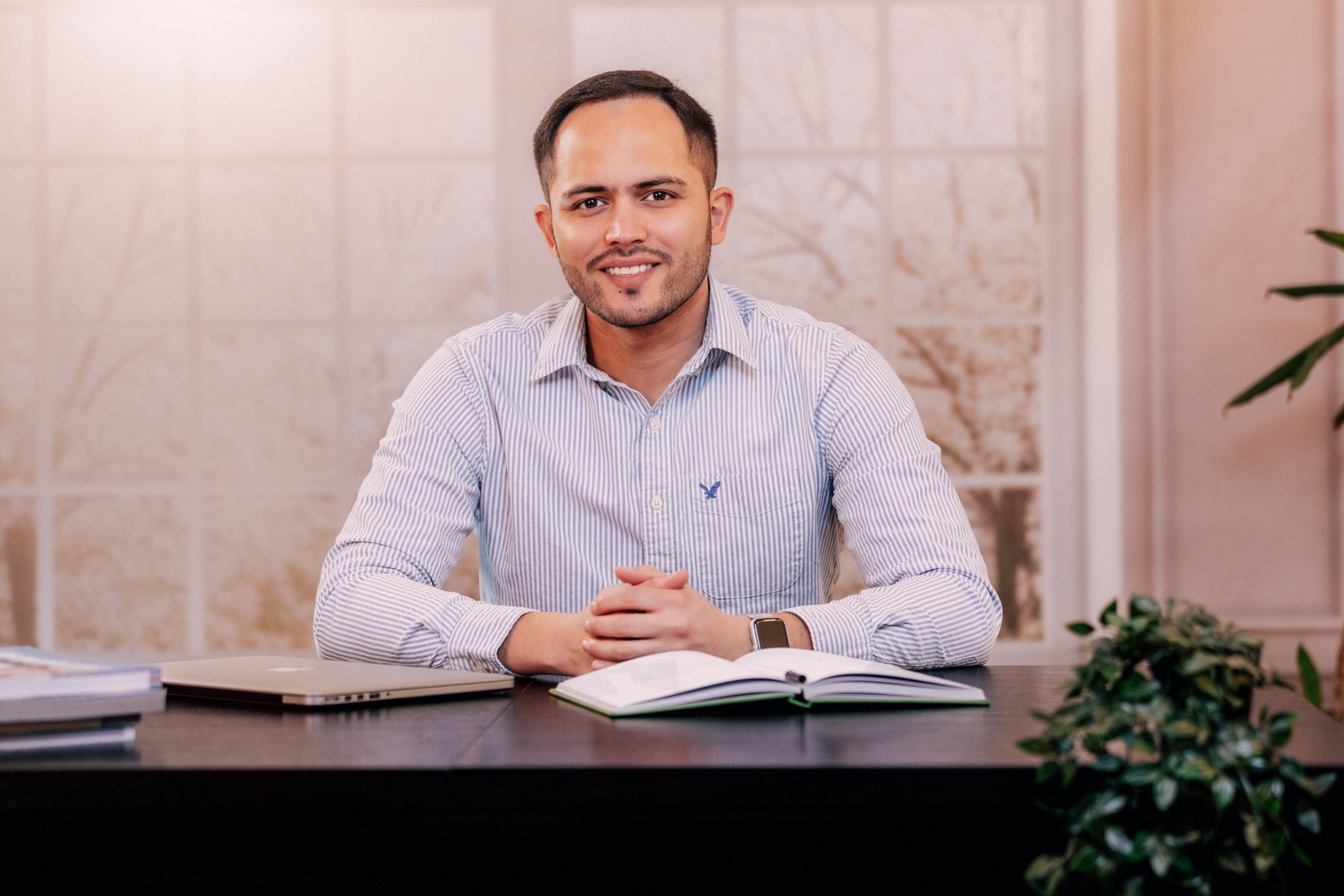 POSLOVNI PORTRETI. Fotografi iz Backog Petrovca David i Andrea Stojanovic