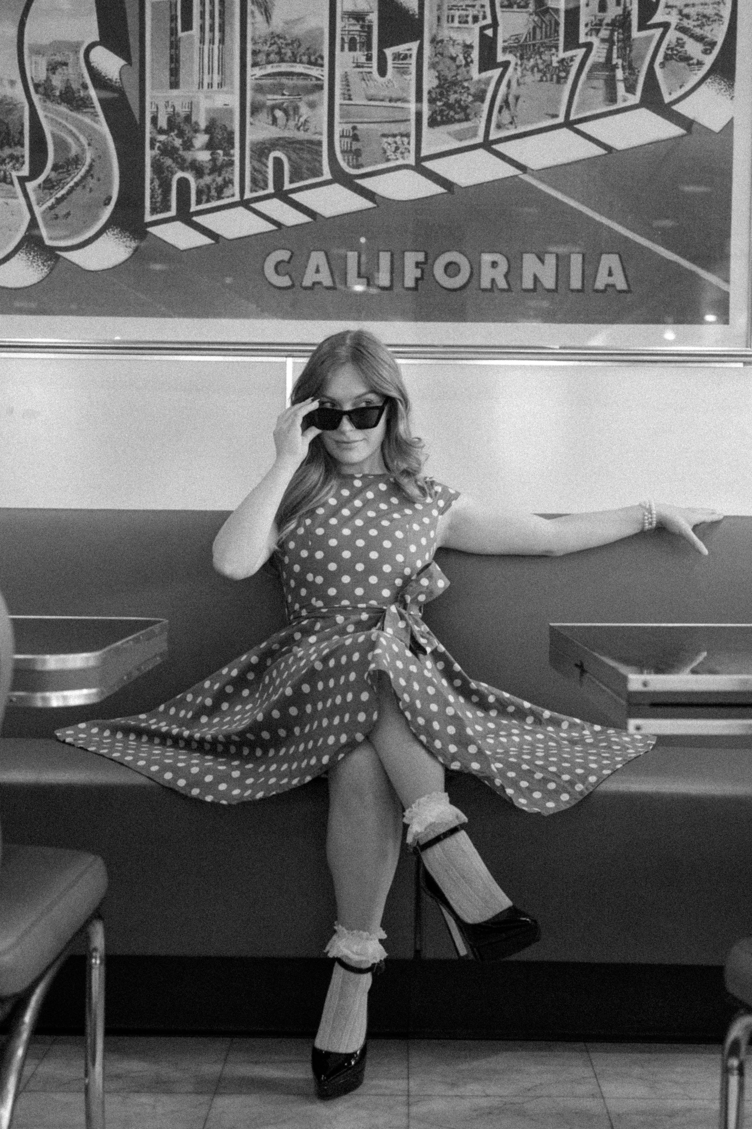 Photoshoot in diner, 50s. Portrait, family, maternity & wedding photography & videography in SoCal Kseni Vibe