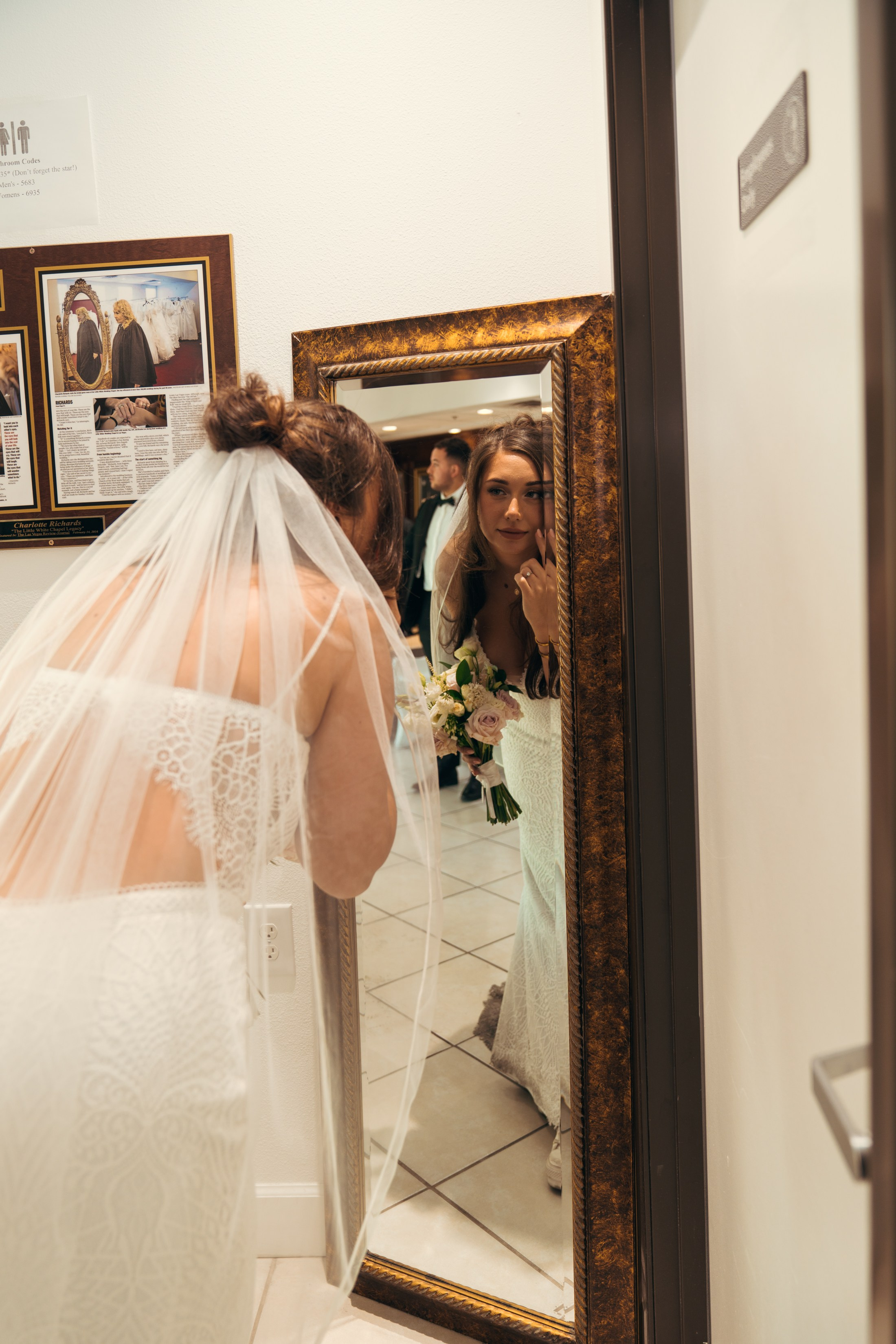 Georgia&Kyran. Wedding & elopement photographer Viktoriya Kravtsov. Las Vegas