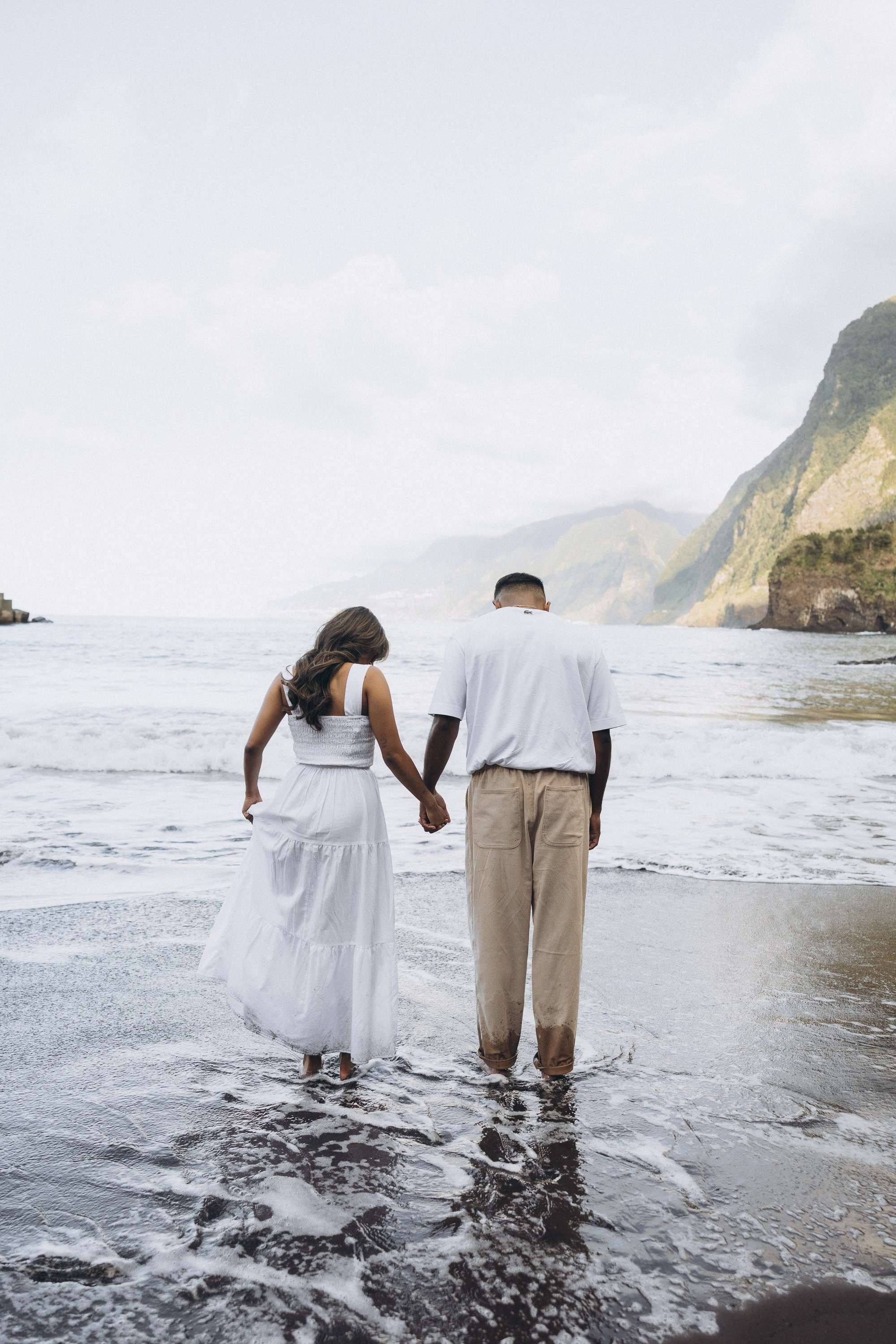 Couple photoshoot in Seixal beach