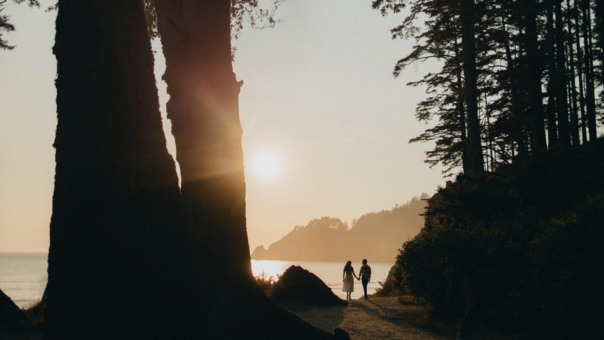 Engagement Photography at Cannon Beach | Jessie & Isaac's Session by Georgy Shishkin | Capturing Moments in Portland, Seattle, Bend & Oregon. Capturing Love in the Heart of the Pacific Northwes