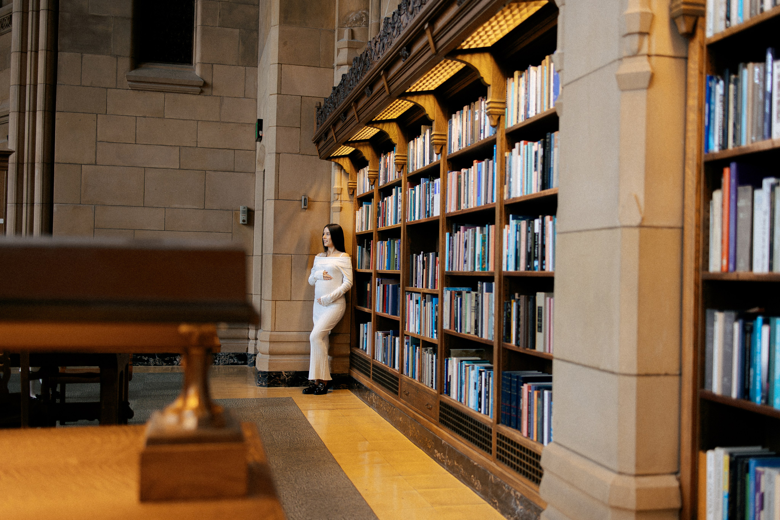 Family in the library. Family photographer Oregon — Washington