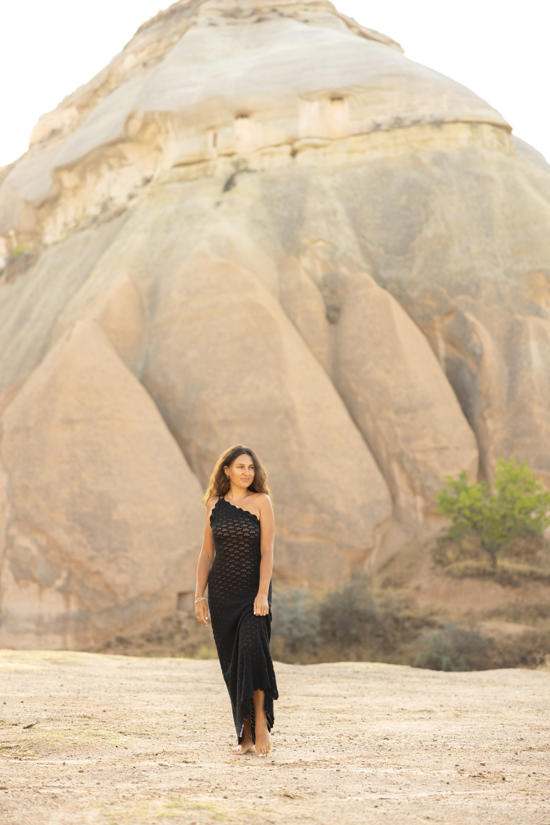 Family Photoshoot at Sunrise with Cappadocia’s Hot Air Balloons. Julia Ganch I Fashion Wedding Photography I Cappadocia Turkey