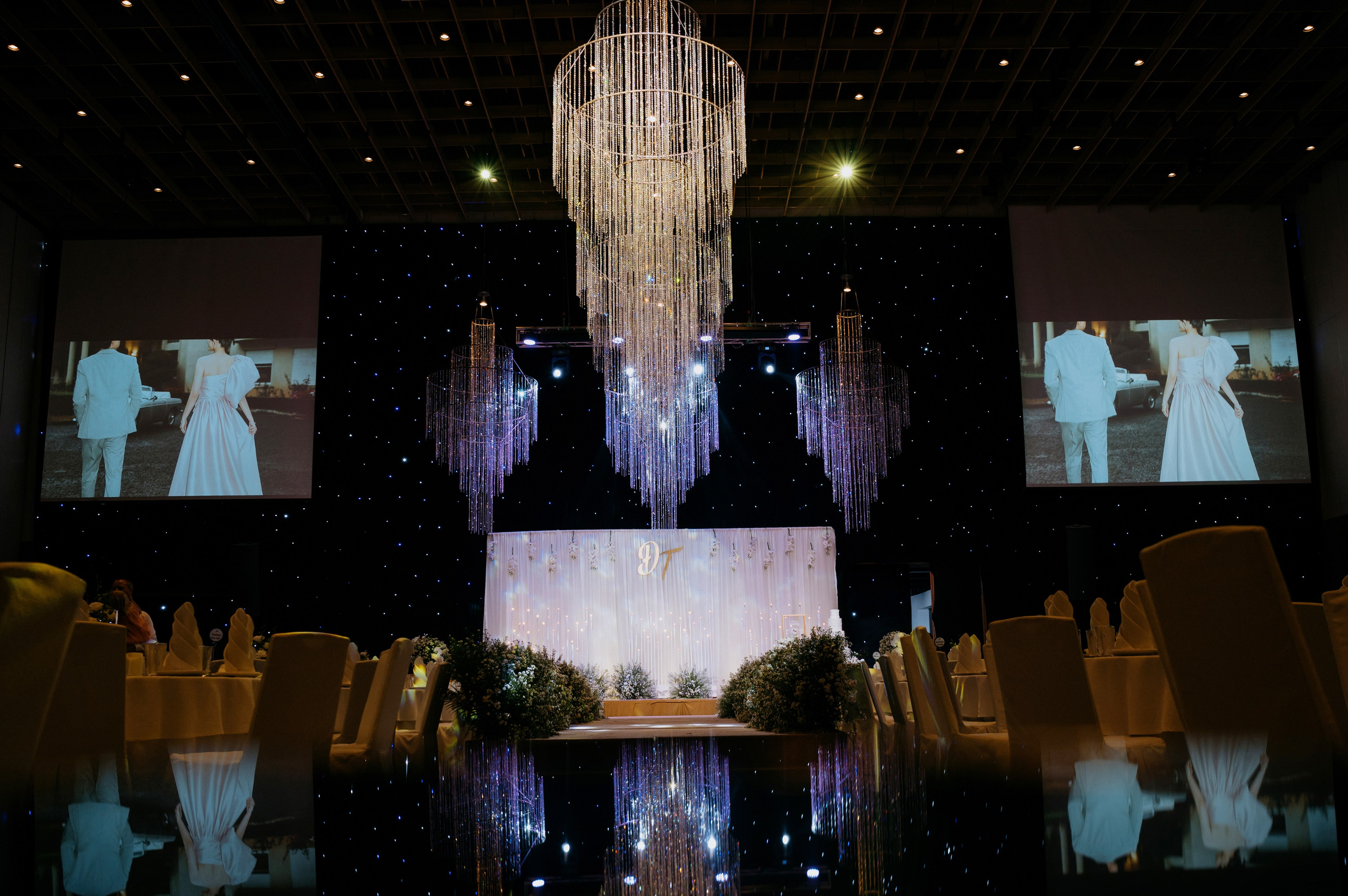 DAT & TU / Wedding Party. Saigon Wedding Present | Art Beyond Moments