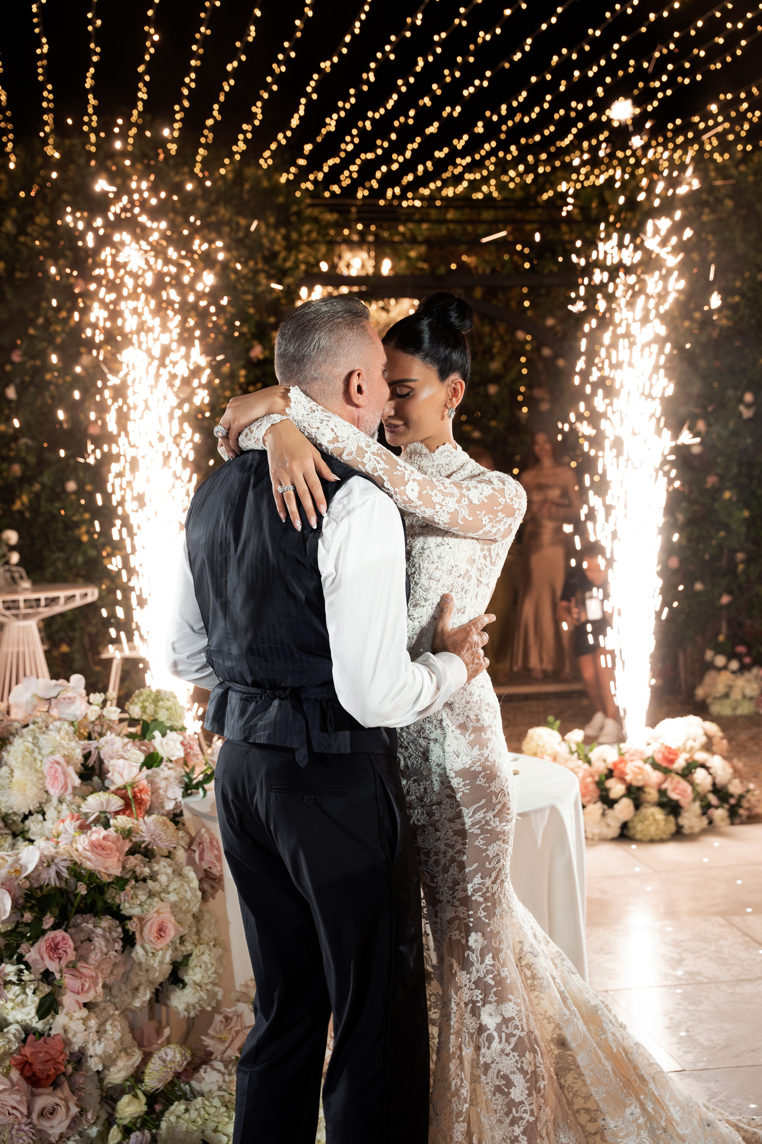 WEDDING. Photo and video production. Editing & retouching services. Training