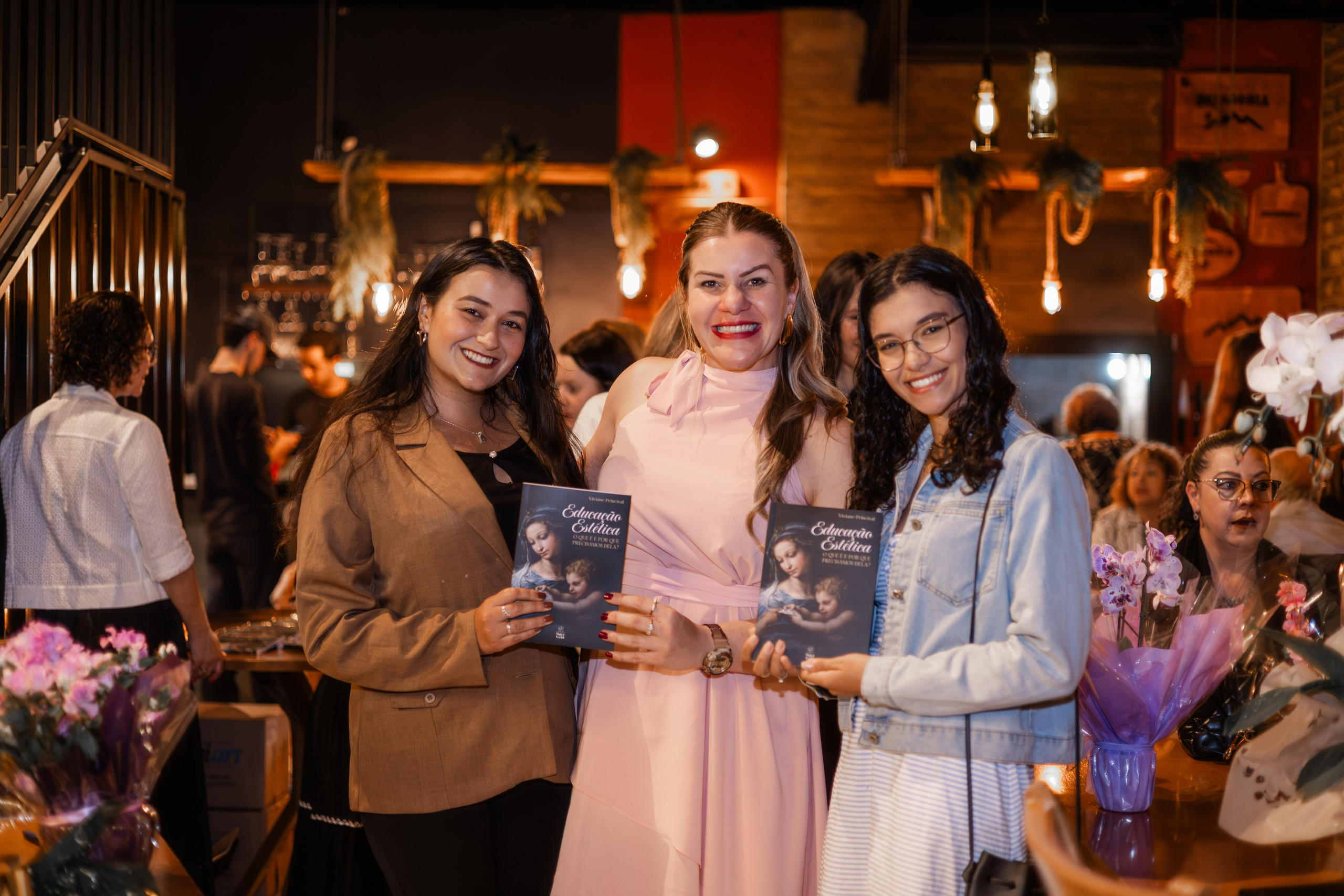 Lançamento de Livro Vivi Princival
