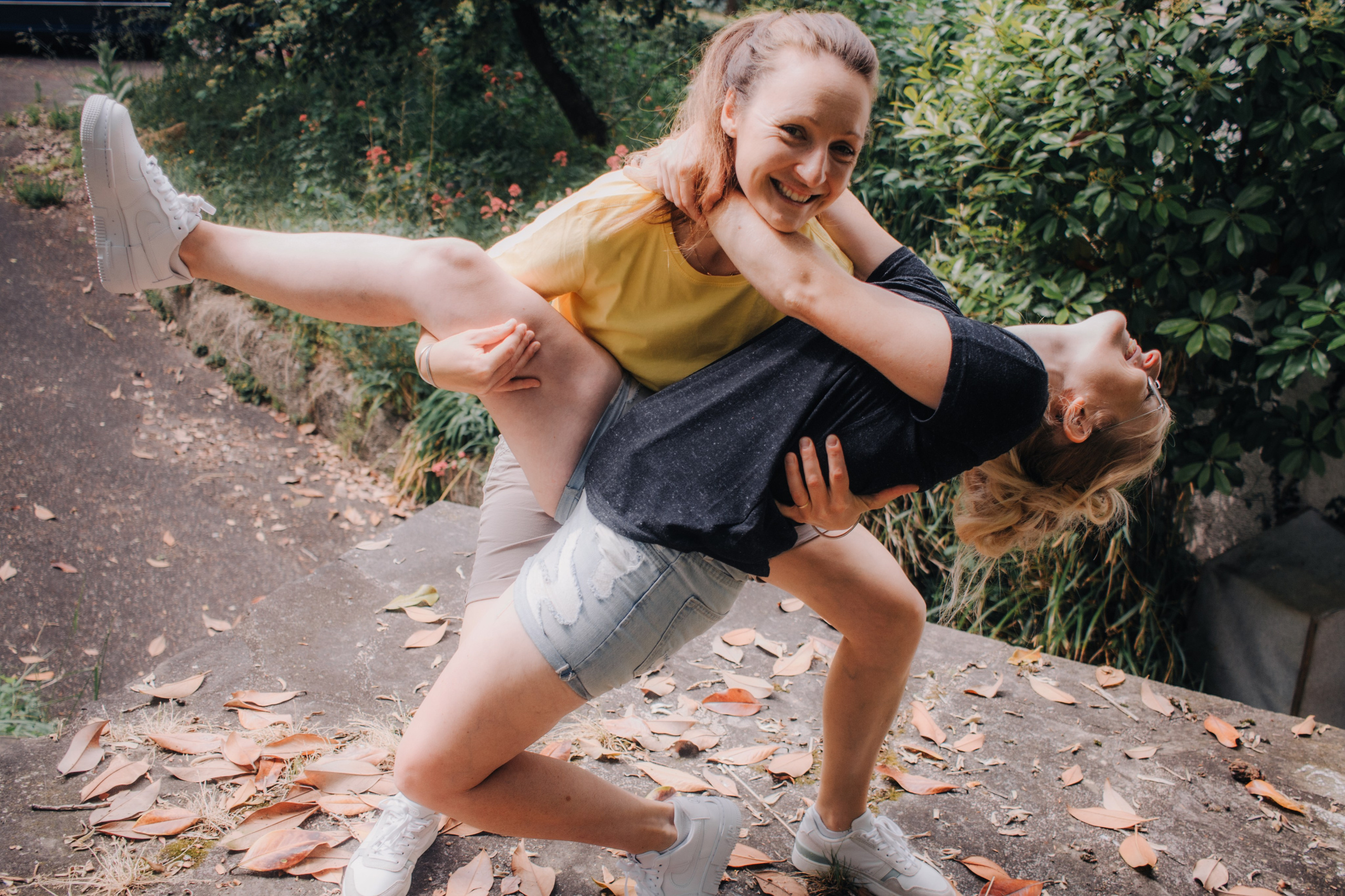 Anais et Tiffany. Photographe professionnelle à Poitiers, Tours et Châtellerault | Studio photo entre Poitiers et Tours – portraits, familles, entreprises, ma