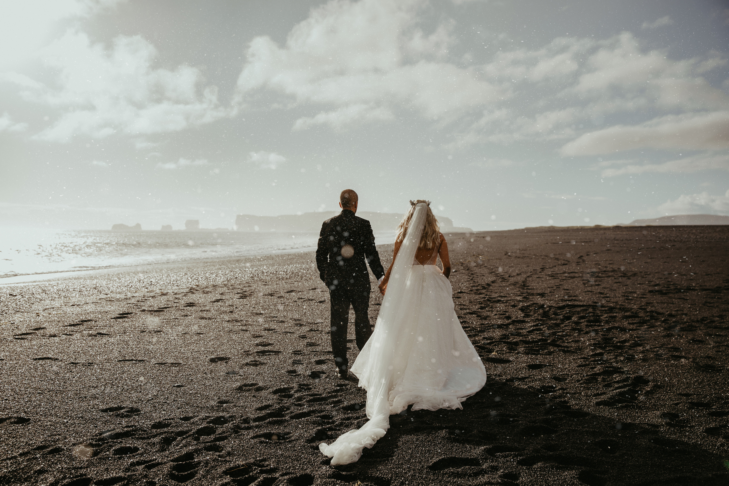 Wedding photographer pricing guide Iceland. Iceland elopement photo and video | Nikolaichik Photo