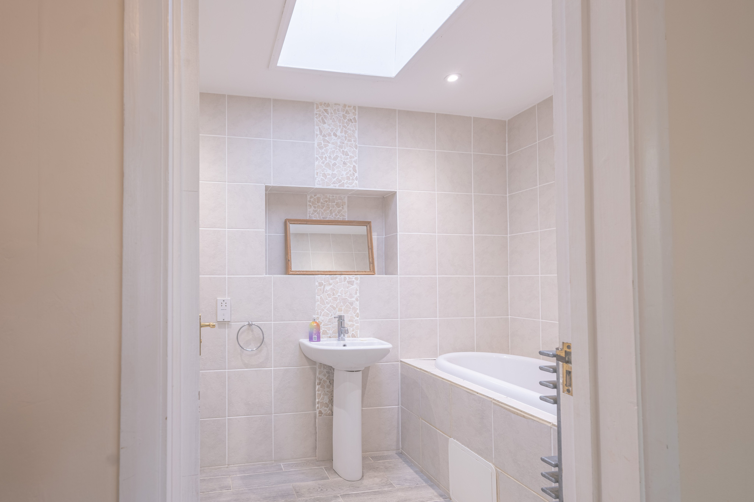 Green Lane. Sola SLY | London Photographer and Videographer