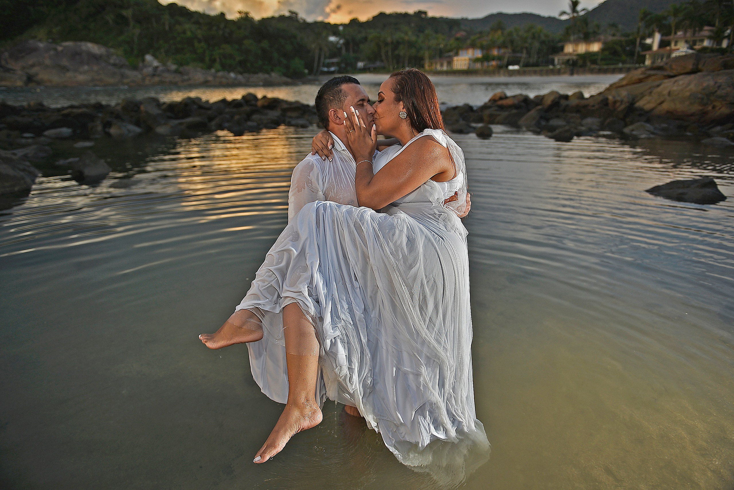 Valdene & Yasmim — Praia das Conchas, Guarujá. Produtora Bride