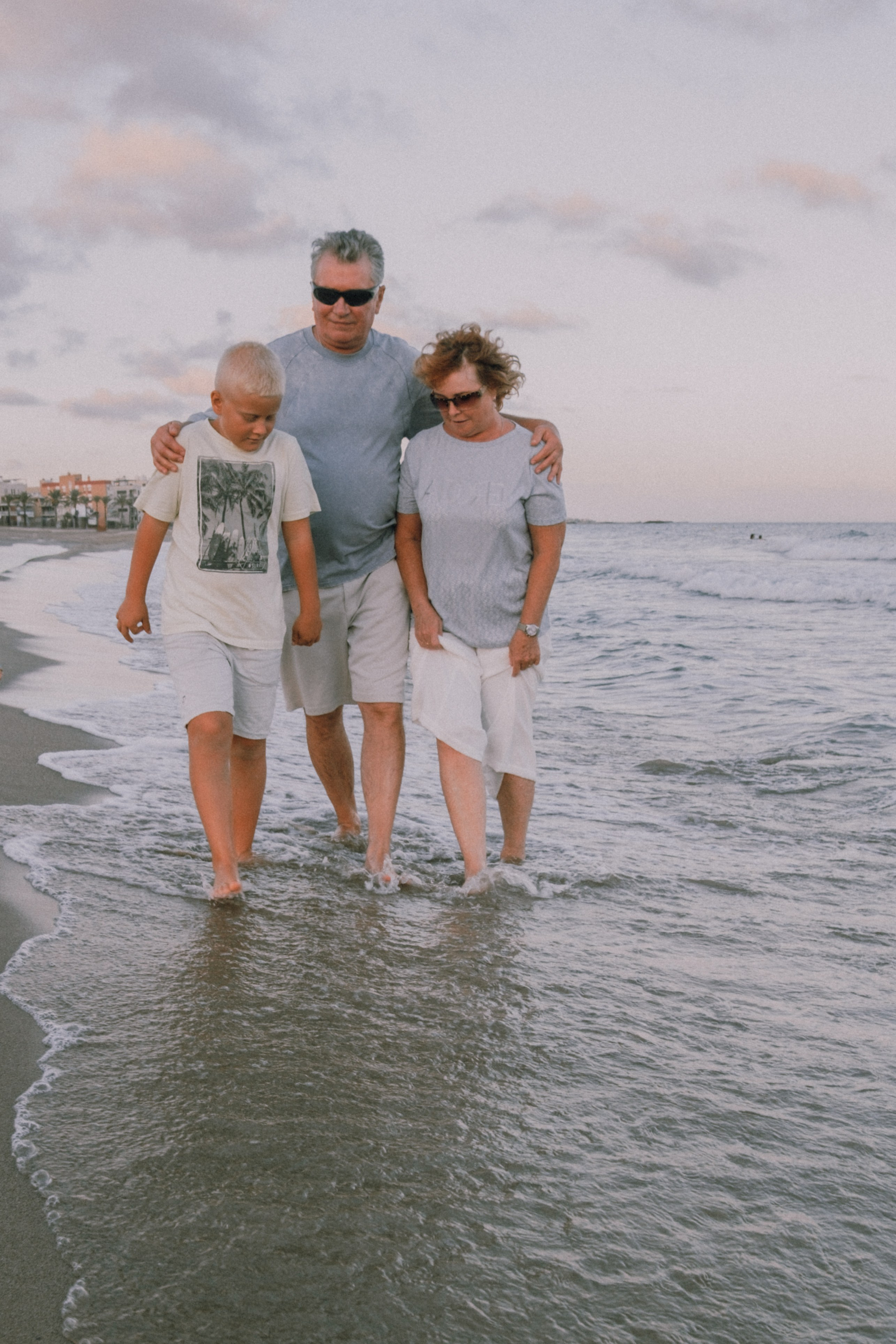 Sesión familiar en la playa. Fotografía profesional en Calafell - Elena Medvedeva