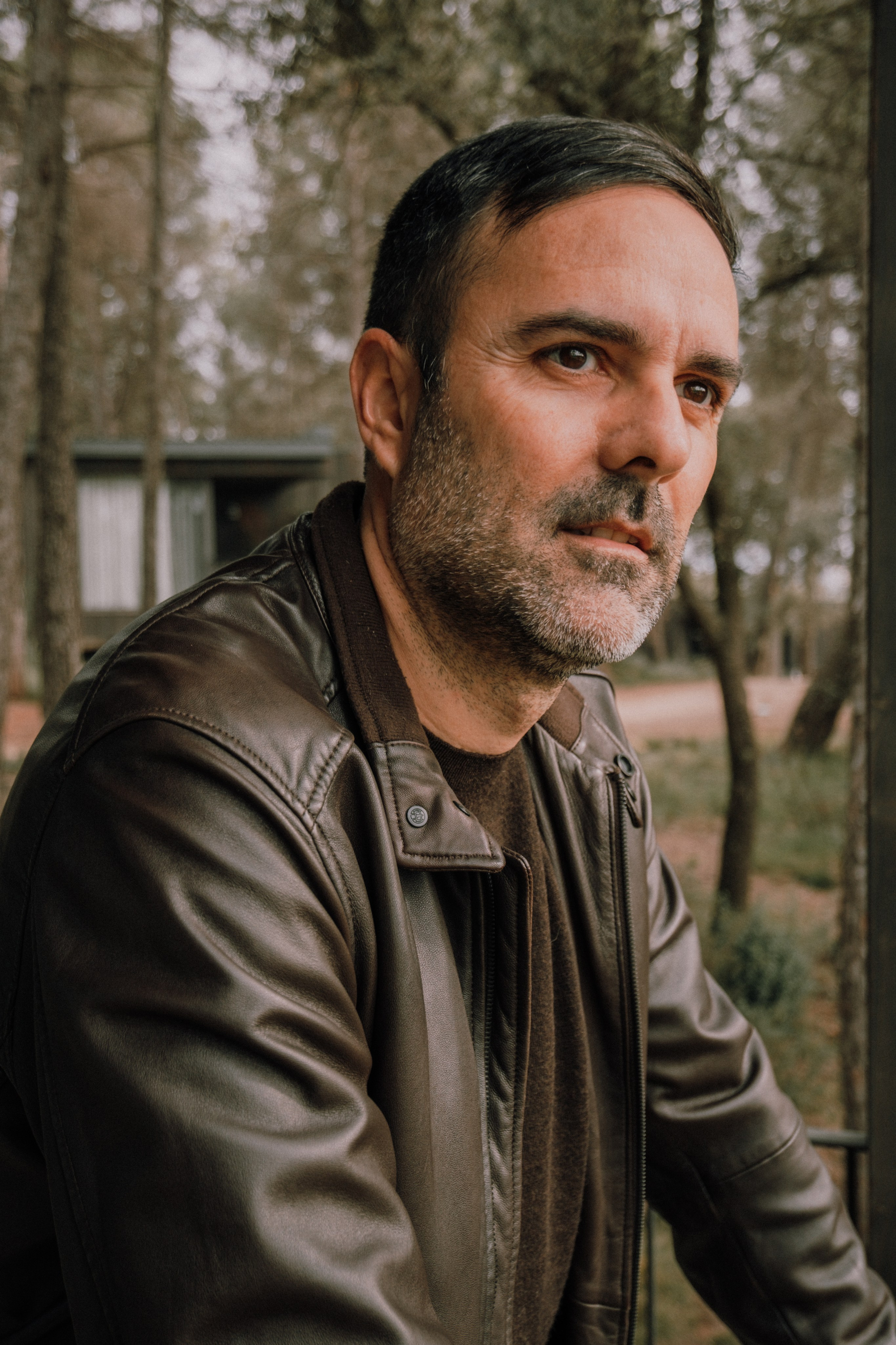 Sesión familiar en el bosque. Fotografía profesional en Calafell - Elena Medvedeva