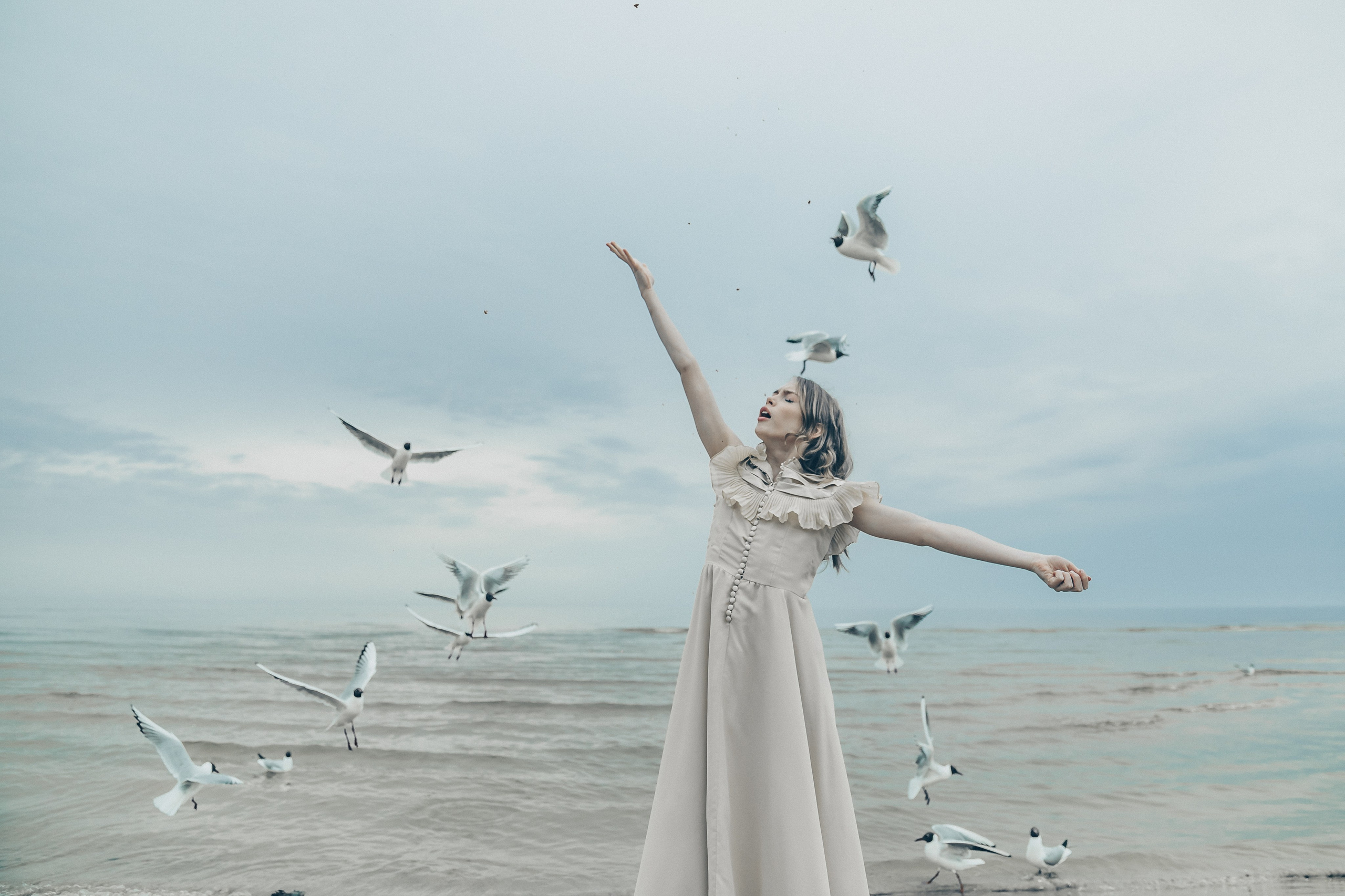 Marta and sea. Sandra Garanca Portrait and event photographer