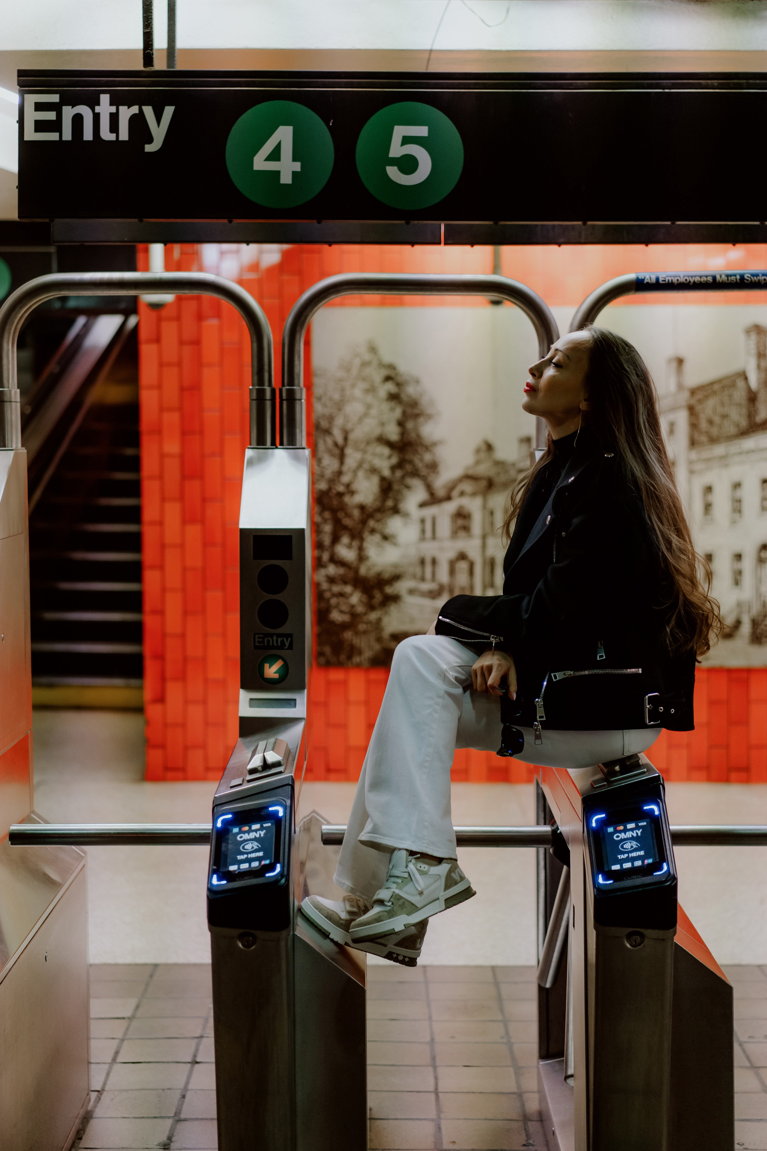 NYC subway. Videographer and photographer in New York // MAKAROV.VIDEO