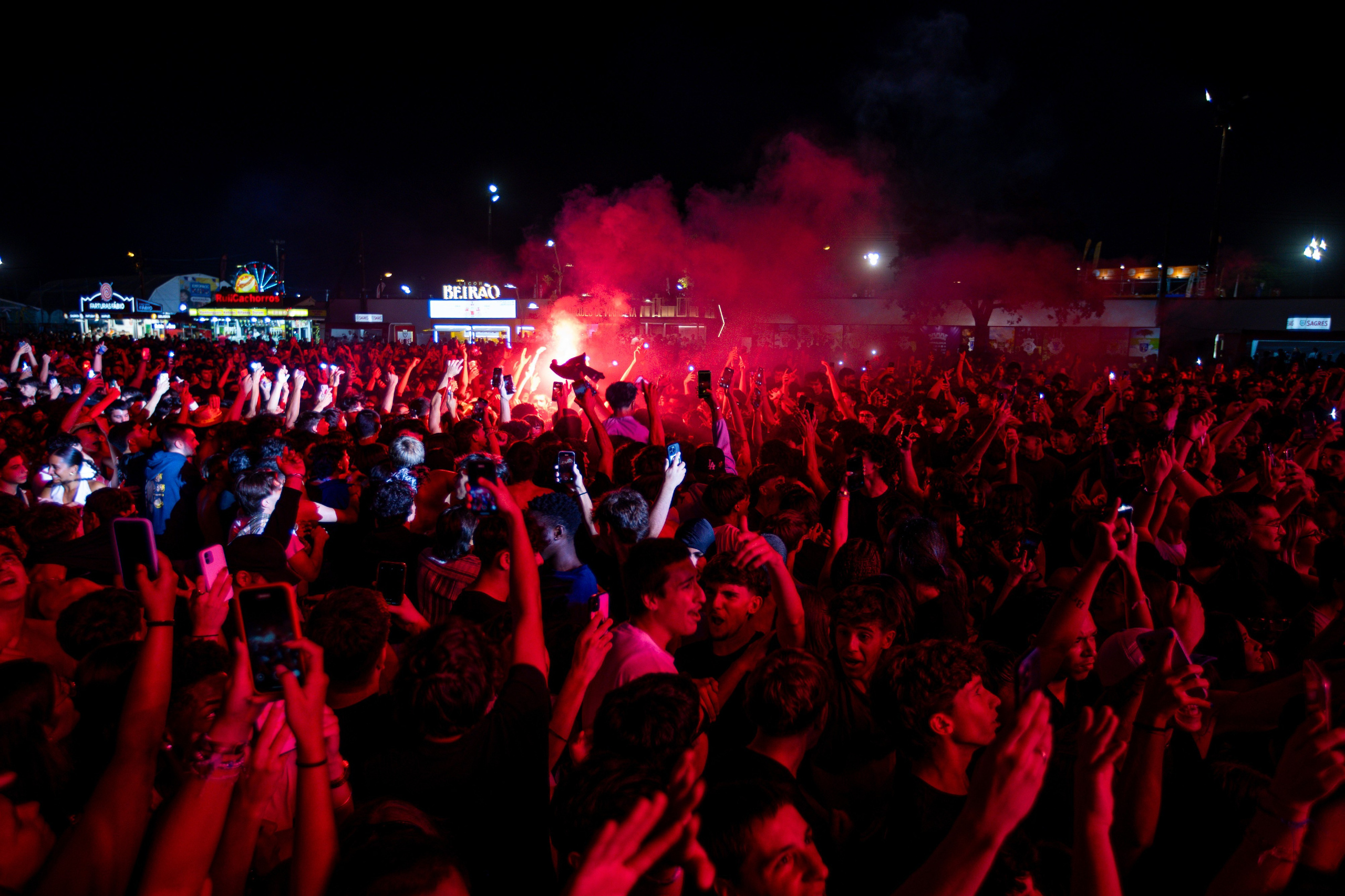 Smoke bomb spectators Expofacic Portugal