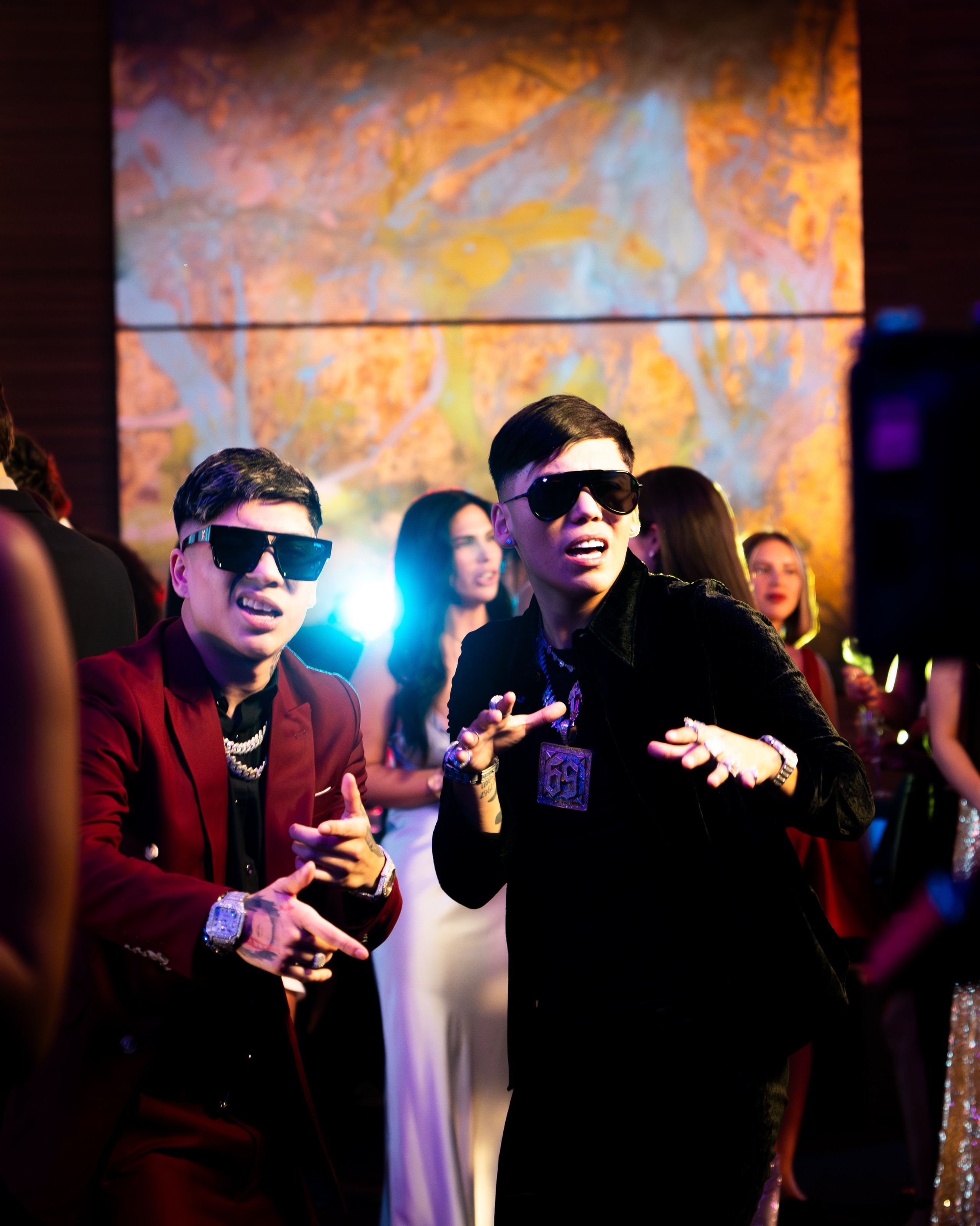 DUBAI JERE KLEIN & JAIRO VERA. DEYA BELTRAN Maquilladora, fotógrafa y vídeos